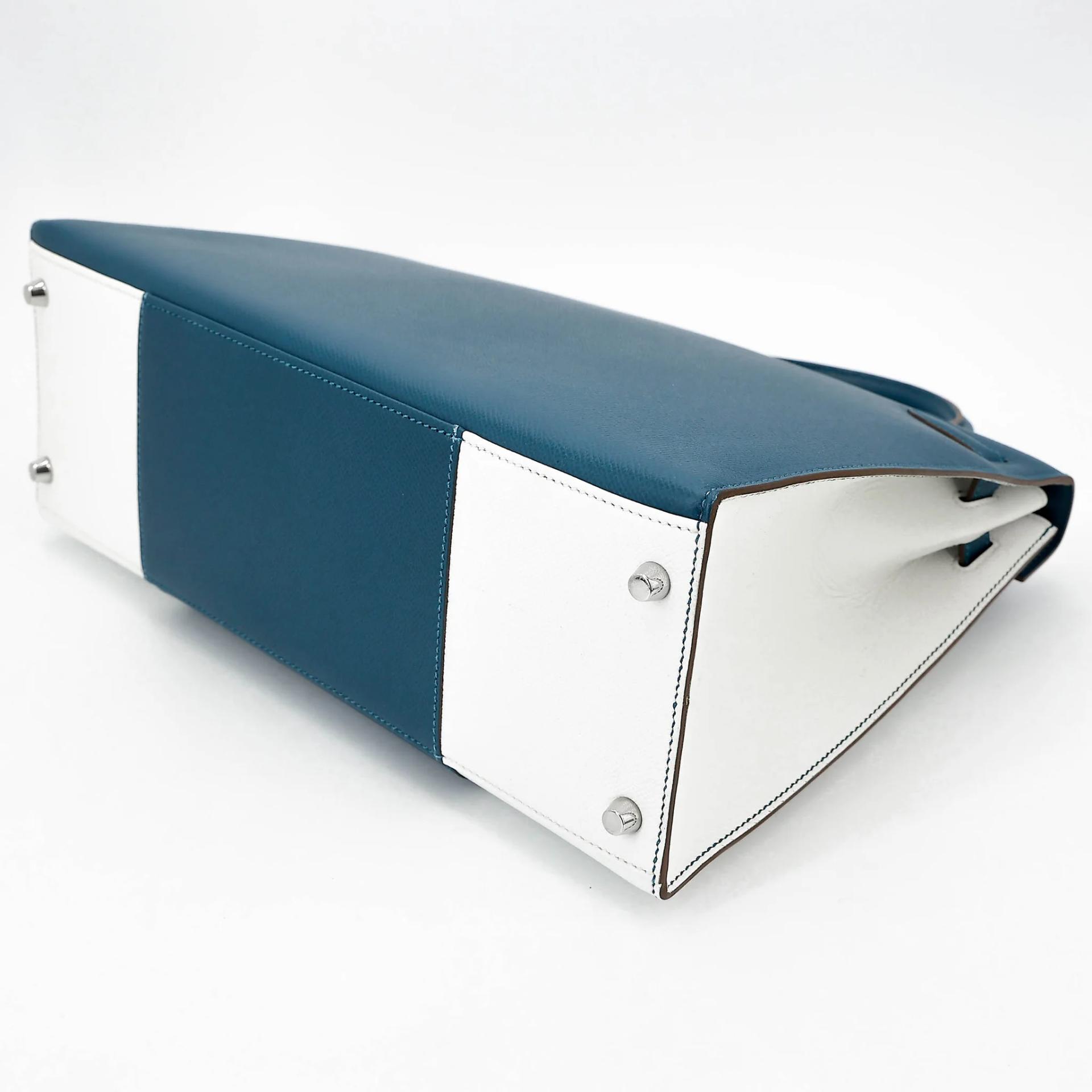 Very Good ( Rank A) HERMÈS Limited Edition Kelly 35 Flag White (01) Bleu Thalassa (7A) Epsom Palladium hardware Square R (2014) - 6