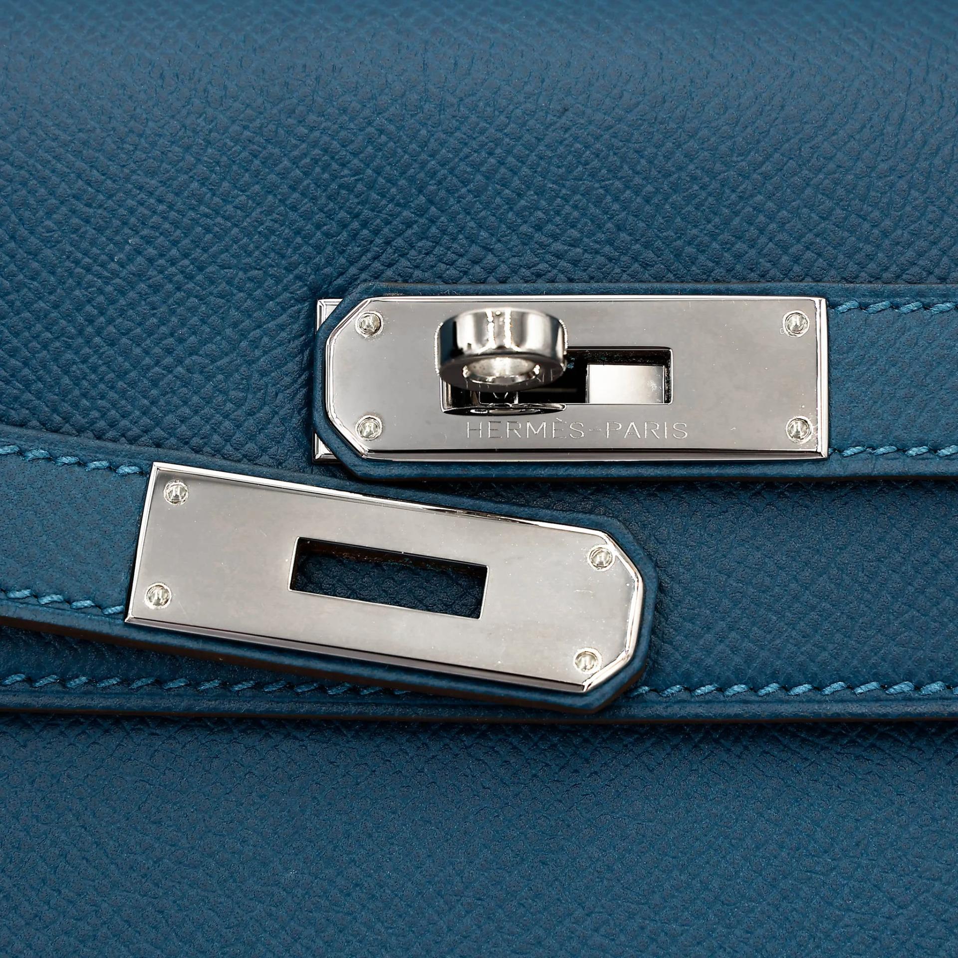 Very Good ( Rank A) HERMÈS Limited Edition Kelly 35 Flag White (01) Bleu Thalassa (7A) Epsom Palladium hardware Square R (2014) - 13