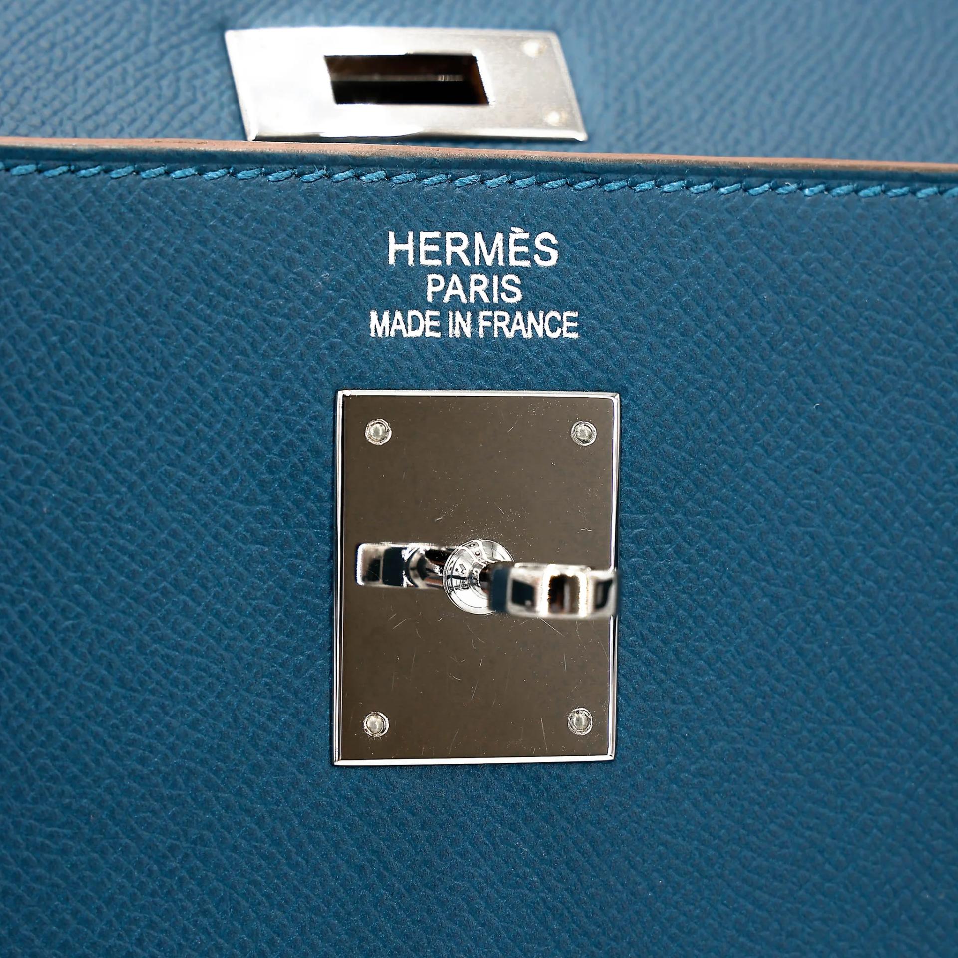 Very Good ( Rank A) HERMÈS Limited Edition Kelly 35 Flag White (01) Bleu Thalassa (7A) Epsom Palladium hardware Square R (2014) - 20