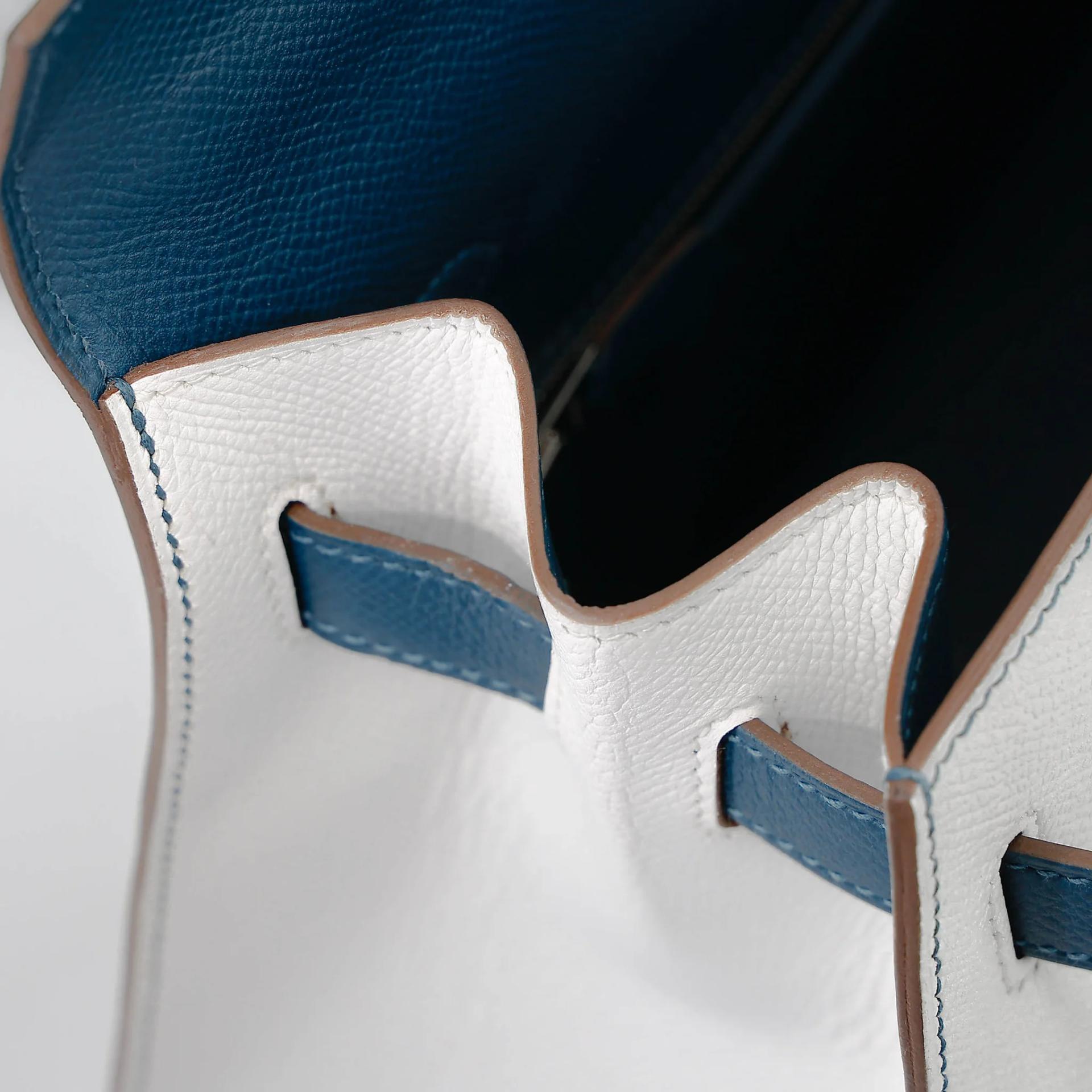 Very Good ( Rank A) HERMÈS Limited Edition Kelly 35 Flag White (01) Bleu Thalassa (7A) Epsom Palladium hardware Square R (2014) - 23