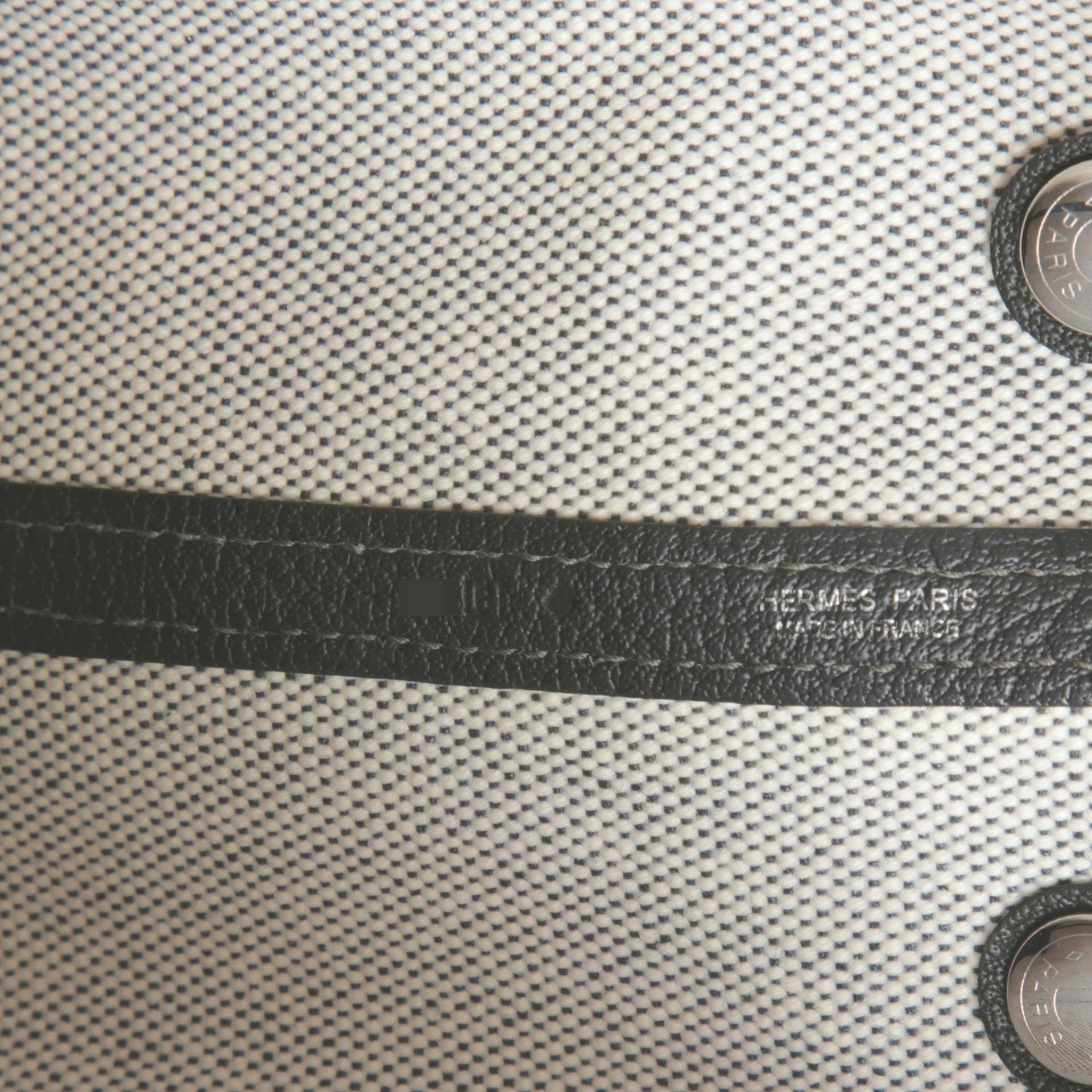Good ( Rank AB) HERMÈS Garden Party TPM Noir (89) Ecru Negonda Canvas Palladium hardware Square R (2014) - 11
