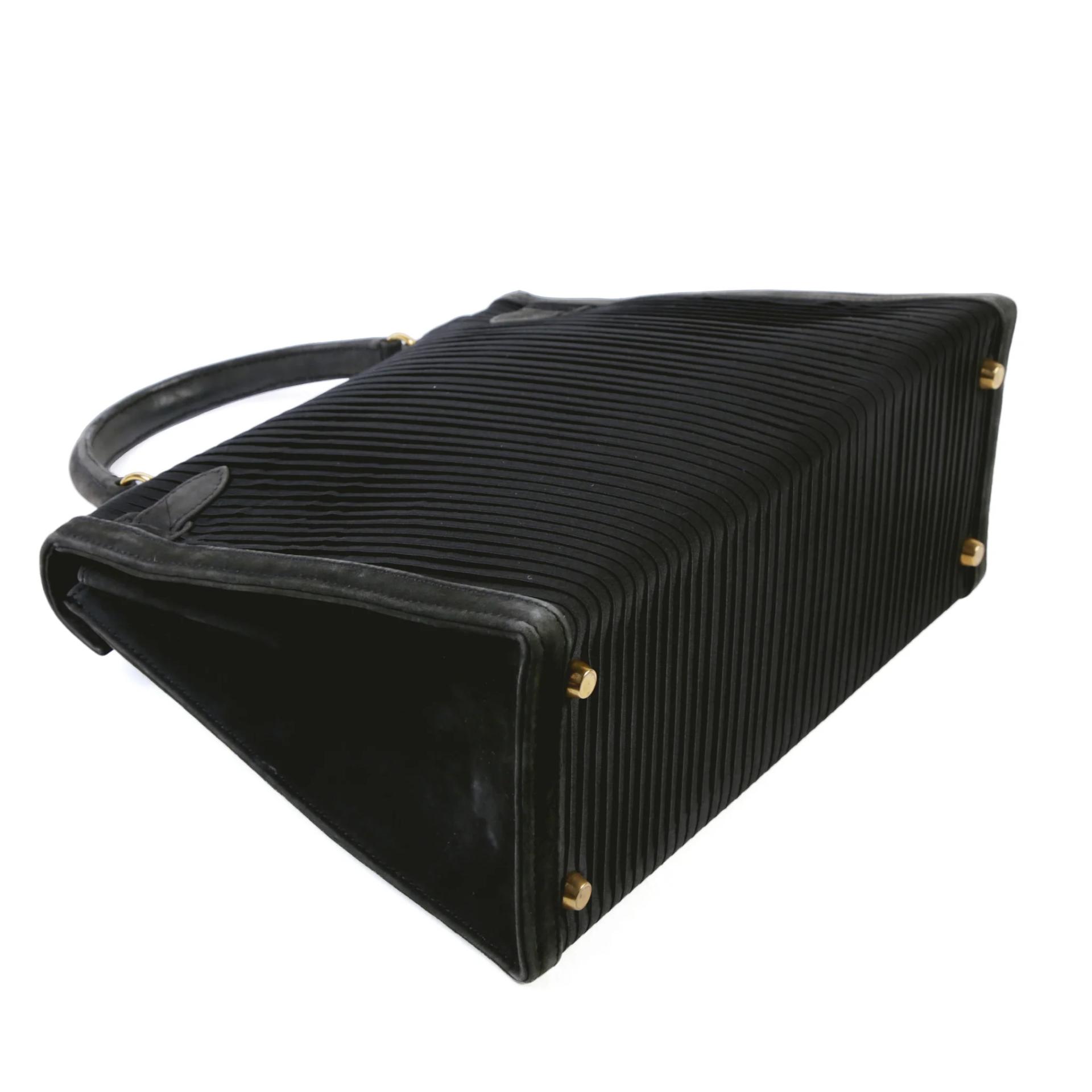 Good ( Rank AB) HERMÈS Limited Edition Kelly 28 Sellier Black Doblis Suede Gold hardware Circle W (1993) - 6