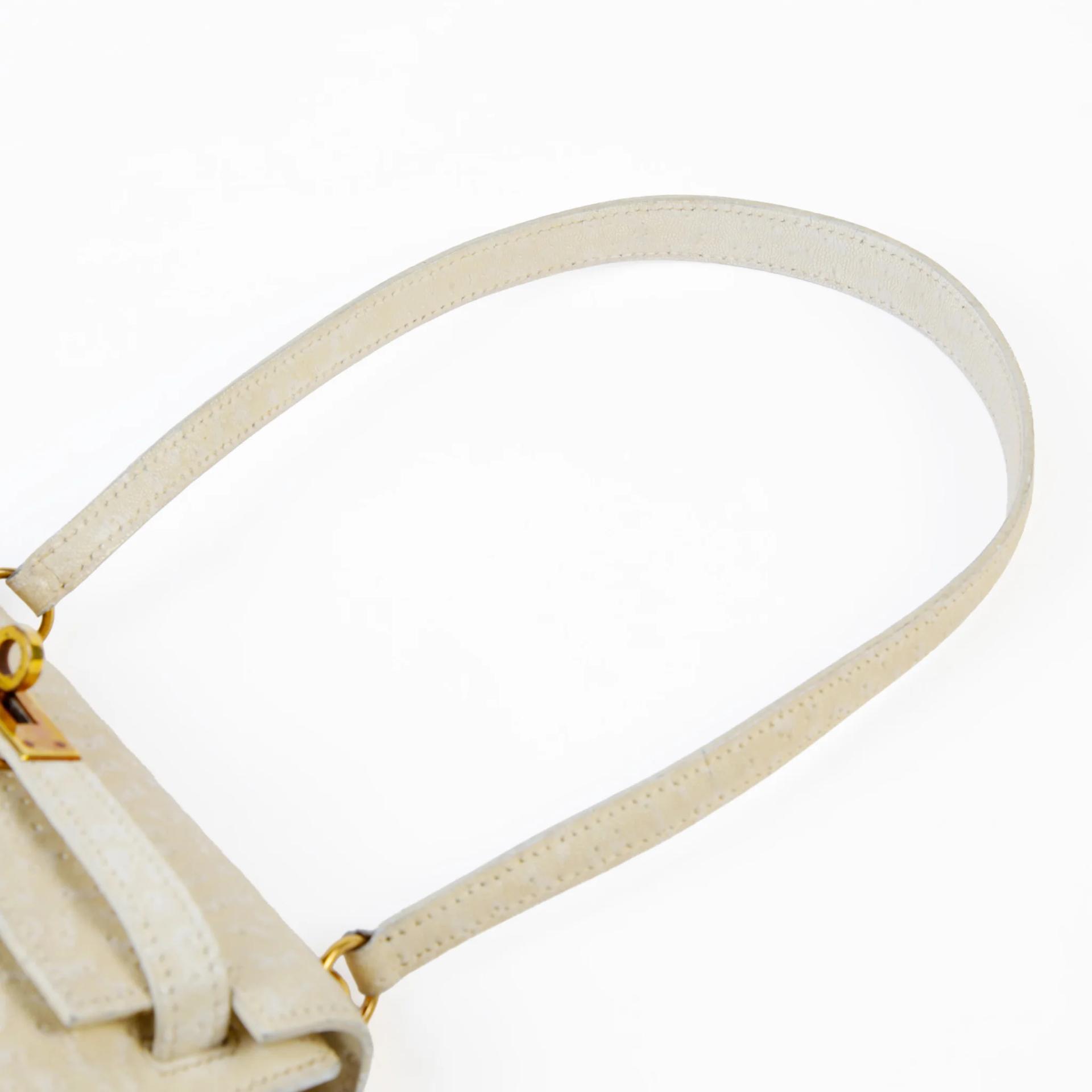 Fair ( Rank B ) HERMÈS Limited Edition Vintage Mini Kelly 20 Ivory Beluga Whale Leather Gold hardware Circle C (1973) - 3