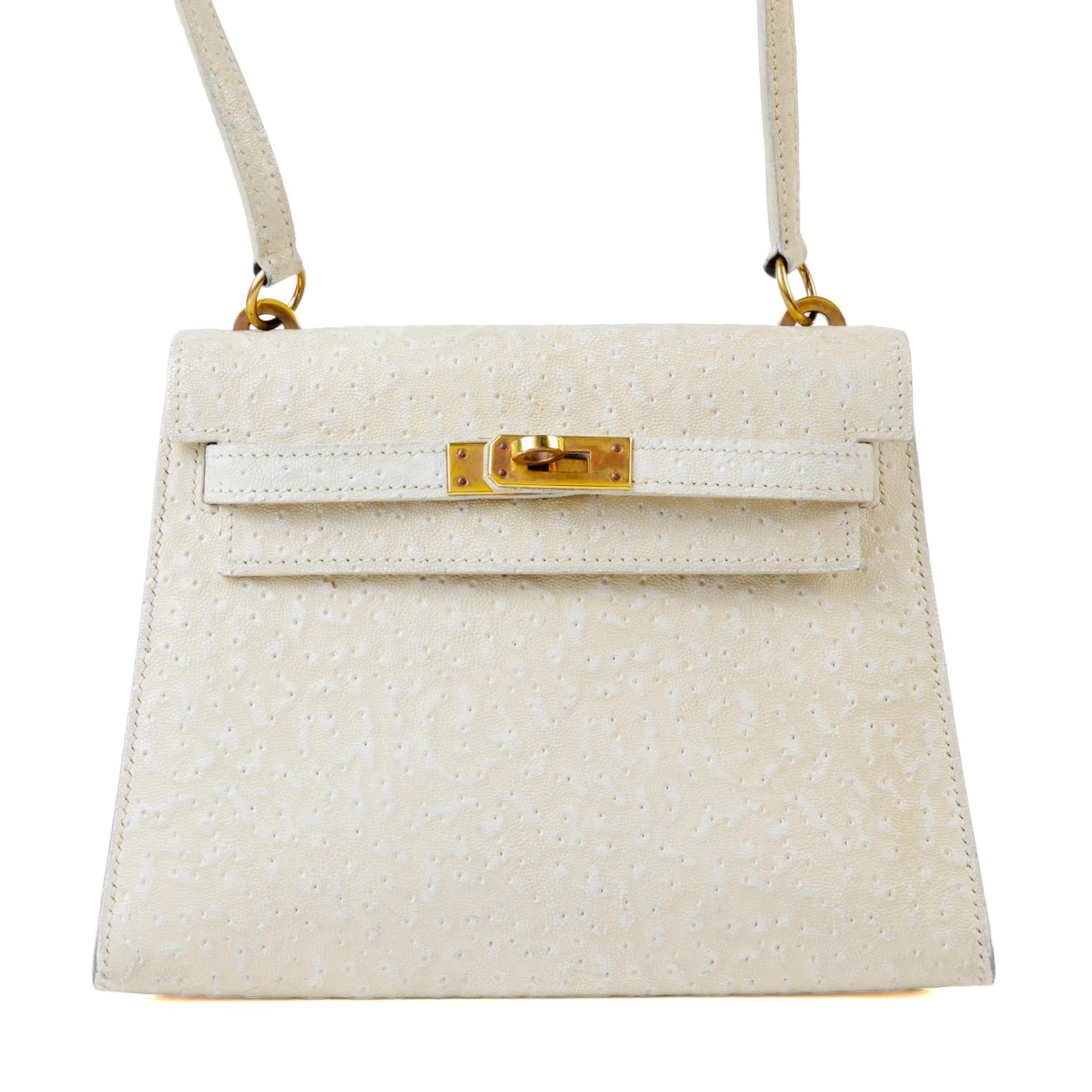 Fair ( Rank B ) HERMÈS Limited Edition Vintage Mini Kelly 20 Ivory Beluga Whale Leather Gold hardware Circle C (1973) - 1
