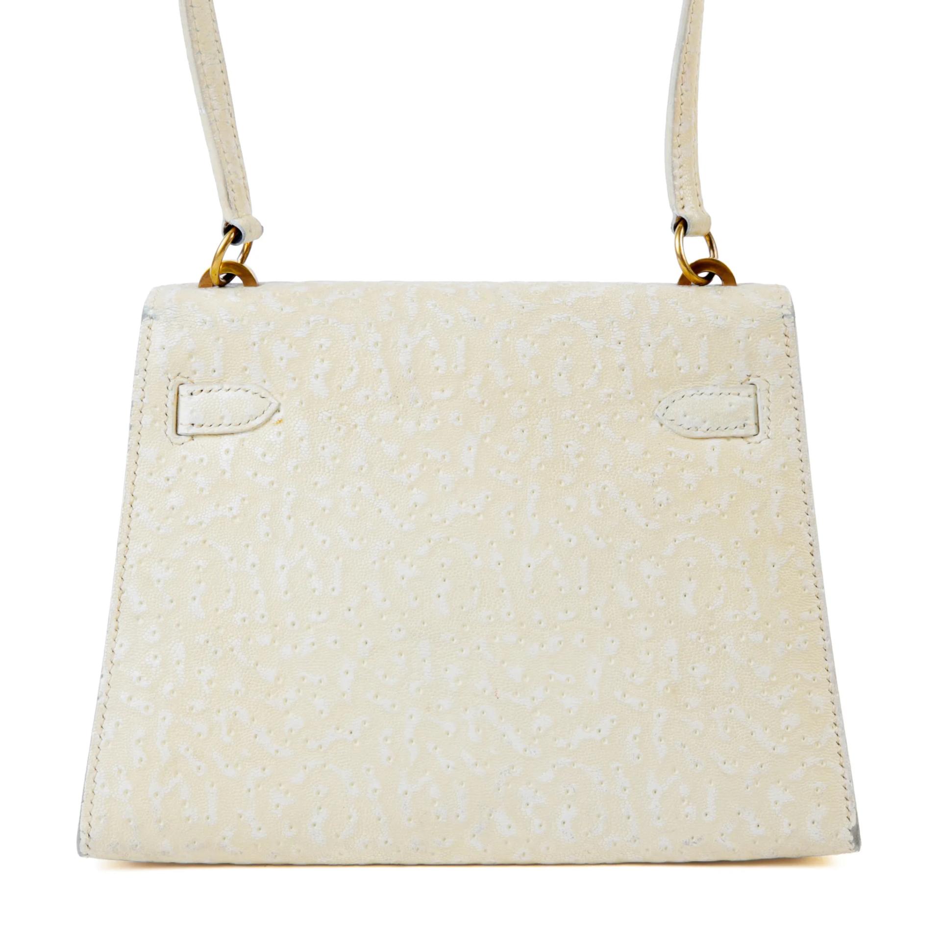 Fair ( Rank B ) HERMÈS Limited Edition Vintage Mini Kelly 20 Ivory Beluga Whale Leather Gold hardware Circle C (1973) - 2
