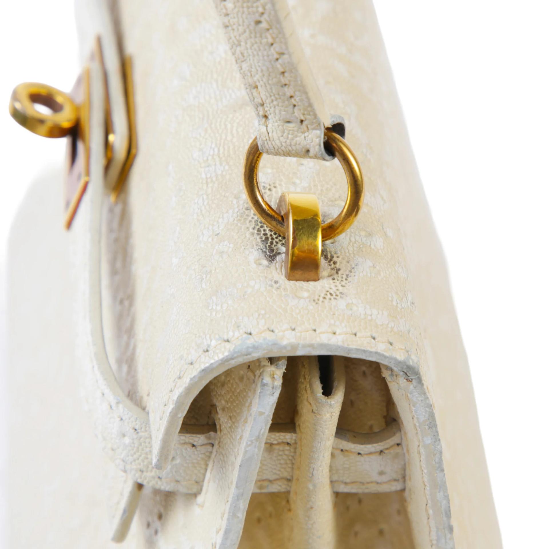 Fair ( Rank B ) HERMÈS Limited Edition Vintage Mini Kelly 20 Ivory Beluga Whale Leather Gold hardware Circle C (1973) - 4