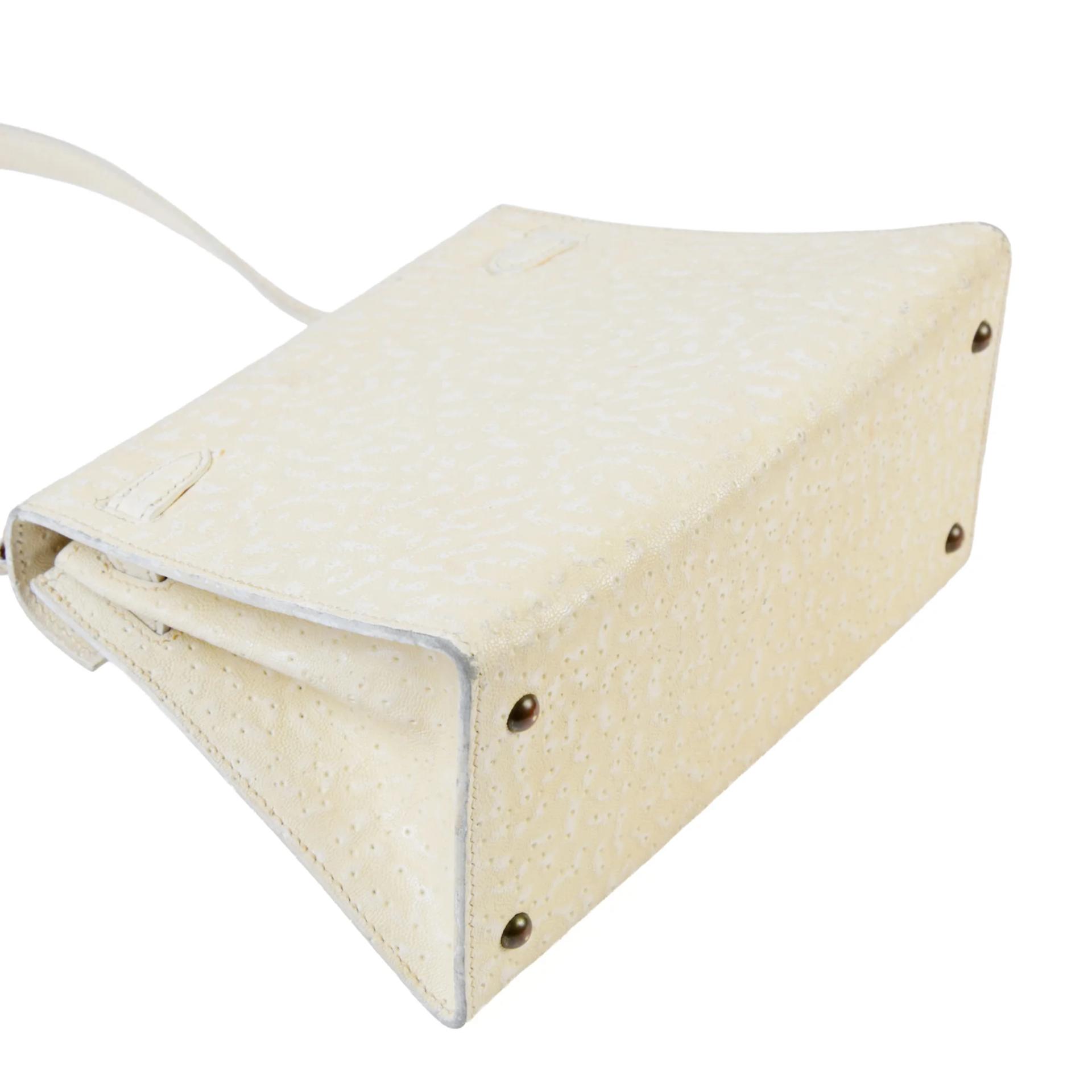 Fair ( Rank B ) HERMÈS Limited Edition Vintage Mini Kelly 20 Ivory Beluga Whale Leather Gold hardware Circle C (1973) - 10