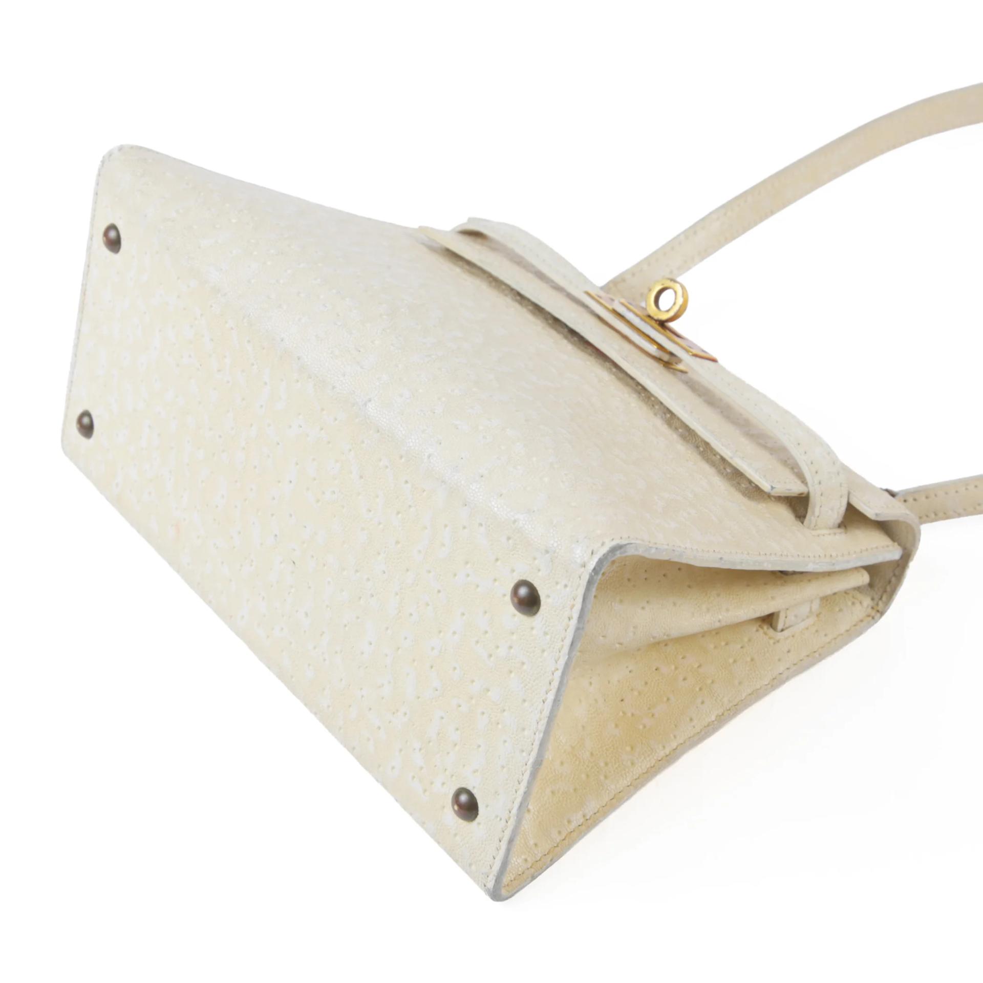 Fair ( Rank B ) HERMÈS Limited Edition Vintage Mini Kelly 20 Ivory Beluga Whale Leather Gold hardware Circle C (1973) - 7