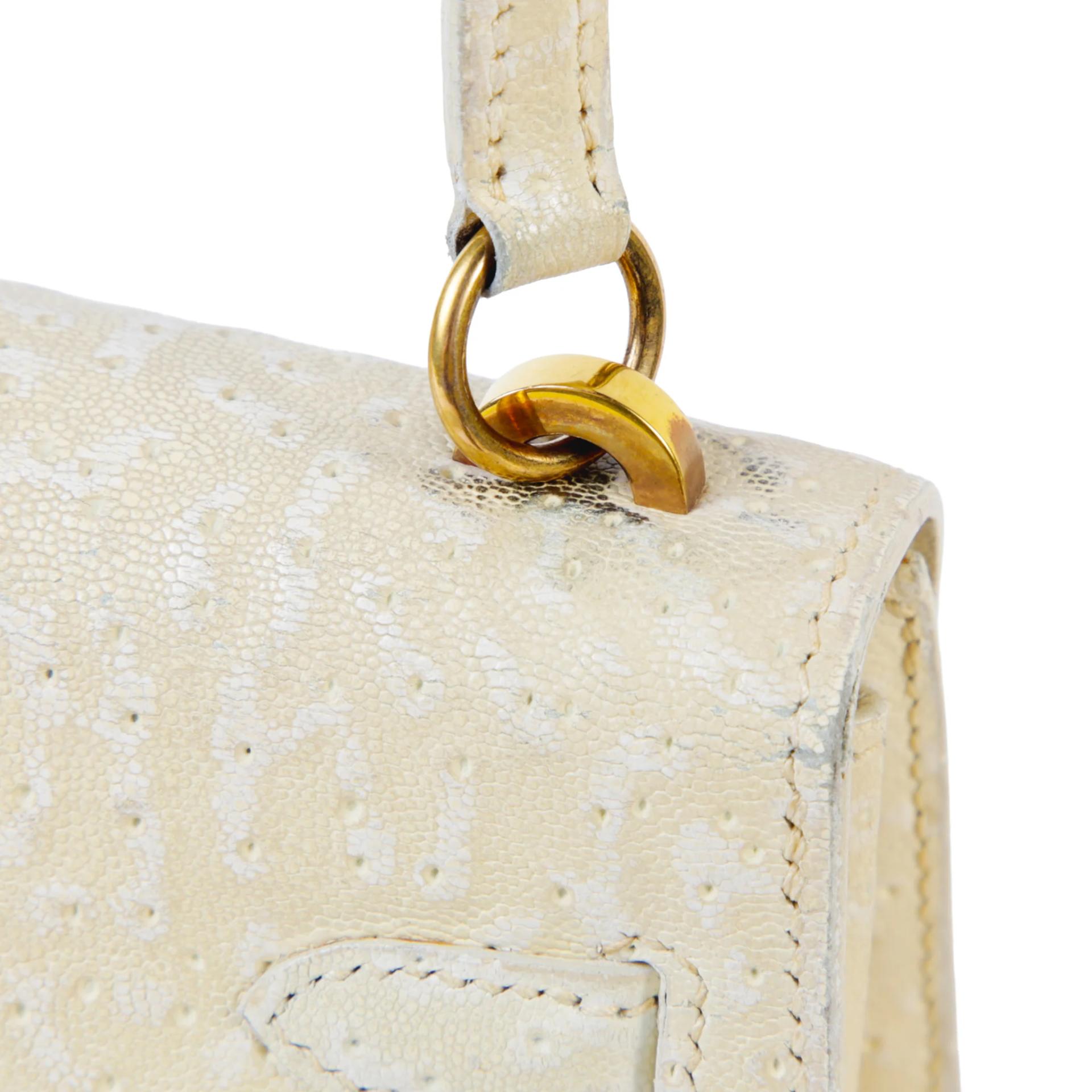 Fair ( Rank B ) HERMÈS Limited Edition Vintage Mini Kelly 20 Ivory Beluga Whale Leather Gold hardware Circle C (1973) - 6