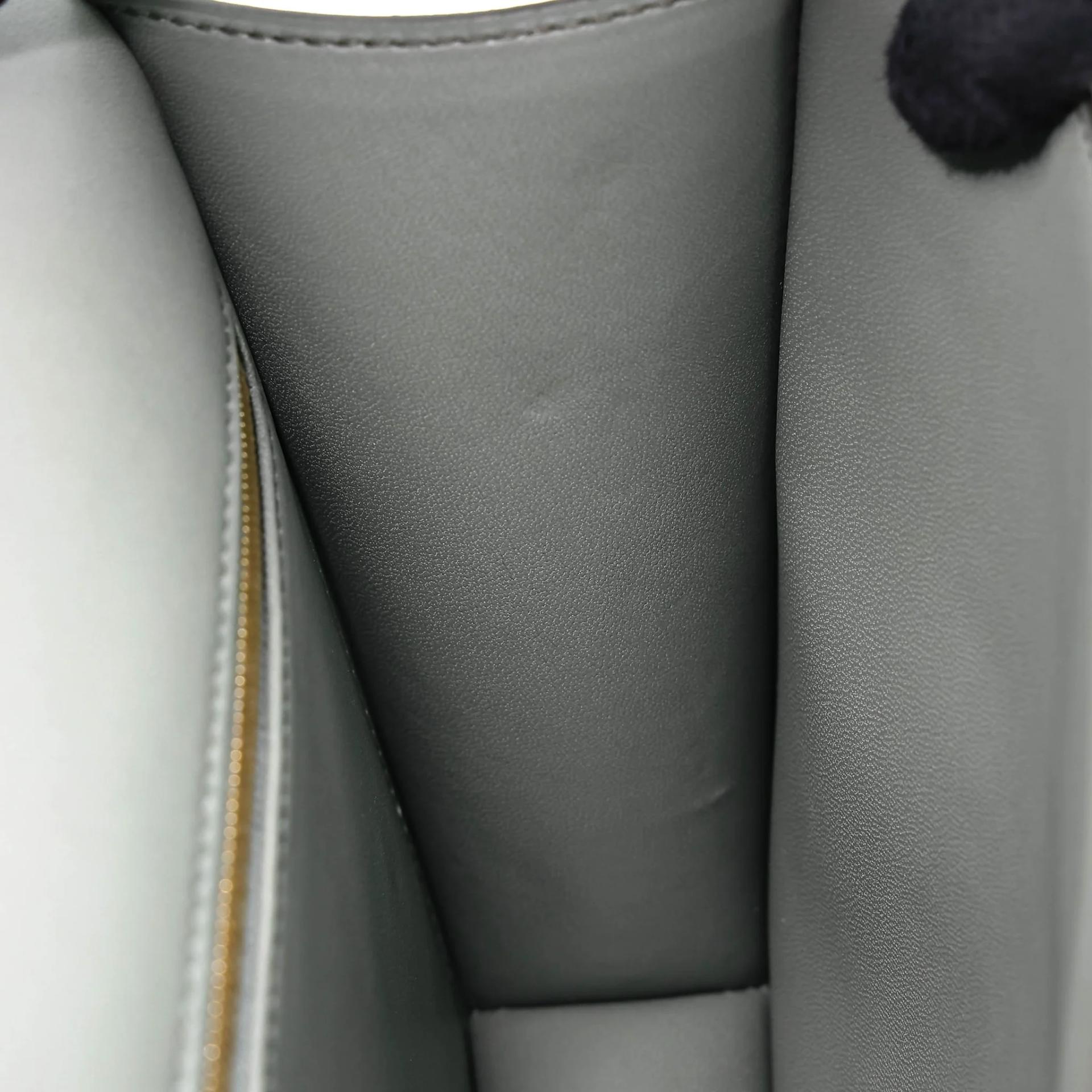 Very Good ( Rank A) HERMÈS Constance 24 Vert Amande (63) Epsom Gold hardware Z (2021) - 24