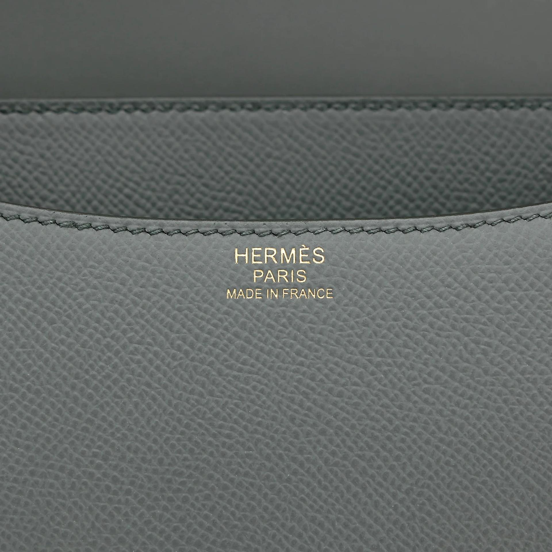 Very Good ( Rank A) HERMÈS Constance 24 Vert Amande (63) Epsom Gold hardware Z (2021) - 18