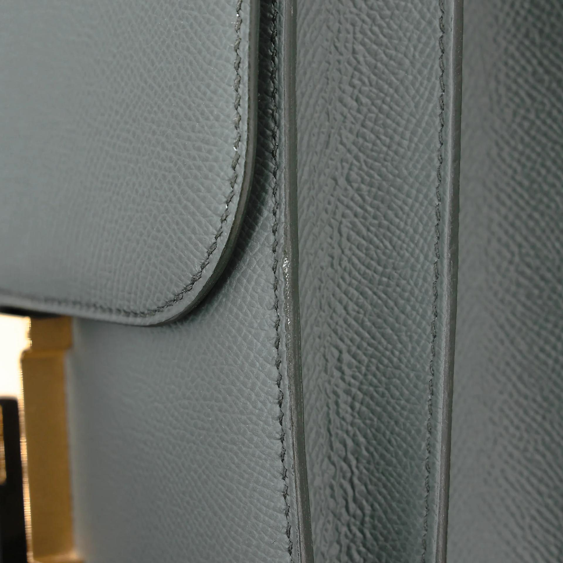 Very Good ( Rank A) HERMÈS Constance 24 Vert Amande (63) Epsom Gold hardware Z (2021) - 13