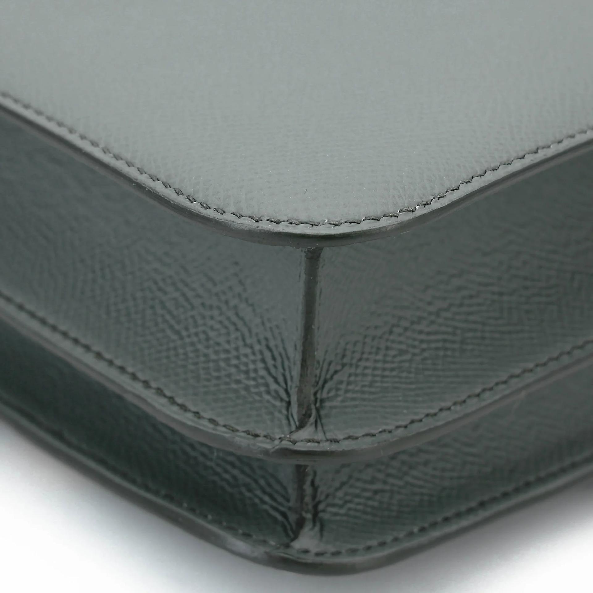 Very Good ( Rank A) HERMÈS Constance 24 Vert Amande (63) Epsom Gold hardware Z (2021) - 11