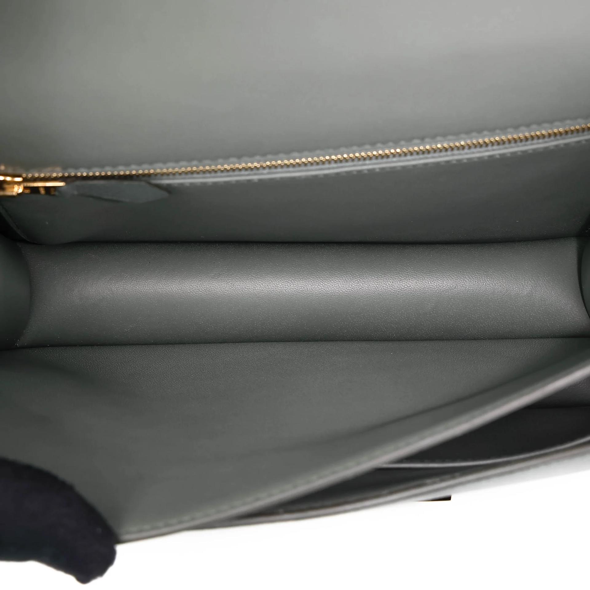 Very Good ( Rank A) HERMÈS Constance 24 Vert Amande (63) Epsom Gold hardware Z (2021) - 25
