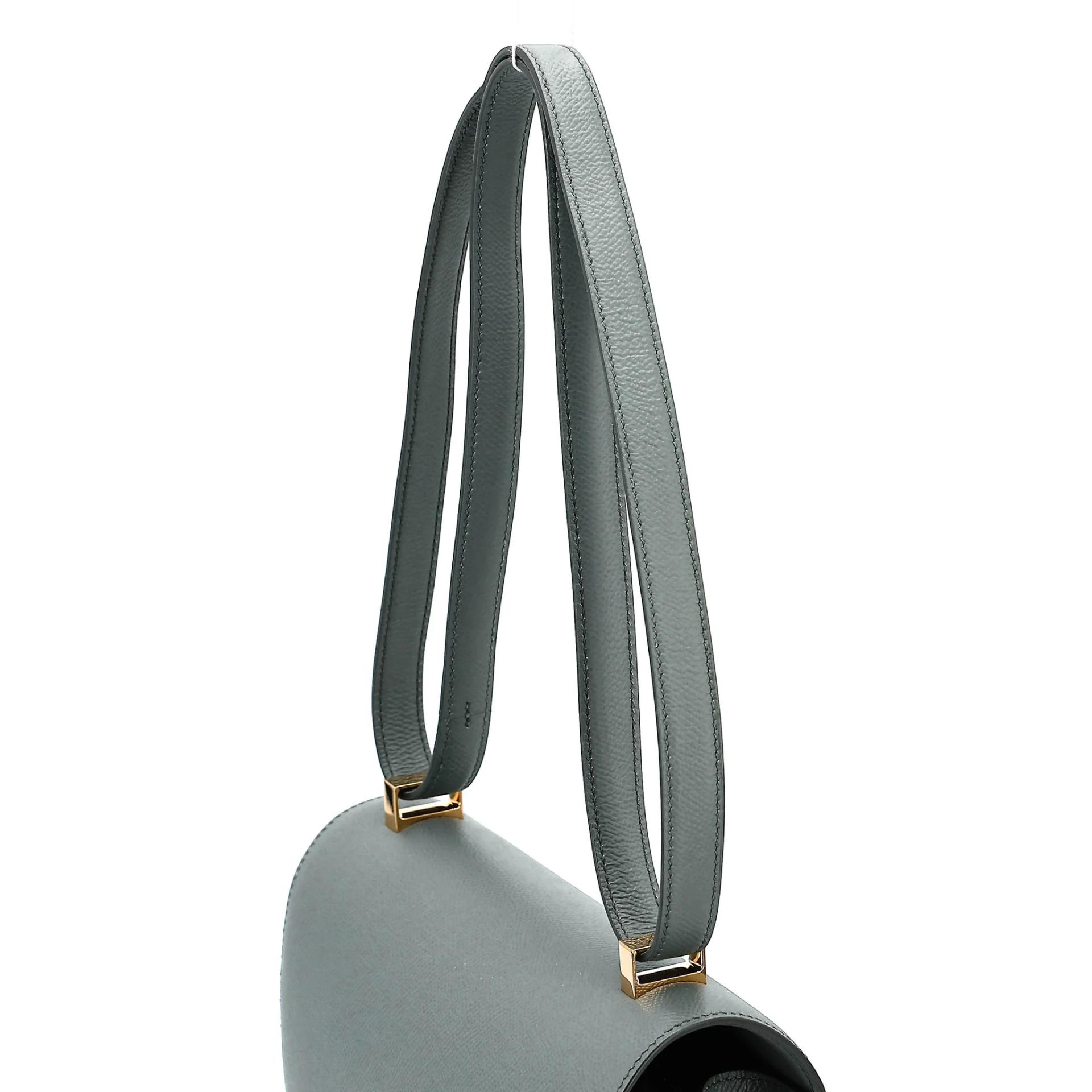 Very Good ( Rank A) HERMÈS Constance 24 Vert Amande (63) Epsom Gold hardware Z (2021) - 3