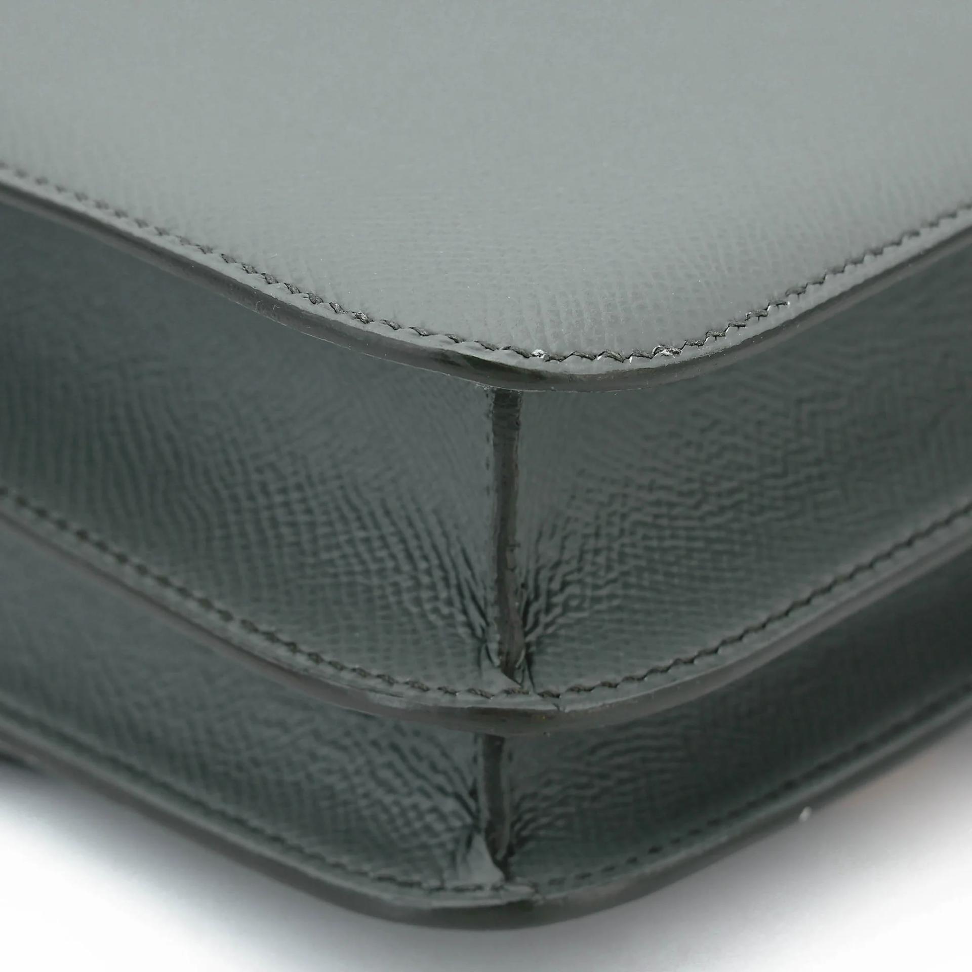 Very Good ( Rank A) HERMÈS Constance 24 Vert Amande (63) Epsom Gold hardware Z (2021) - 12