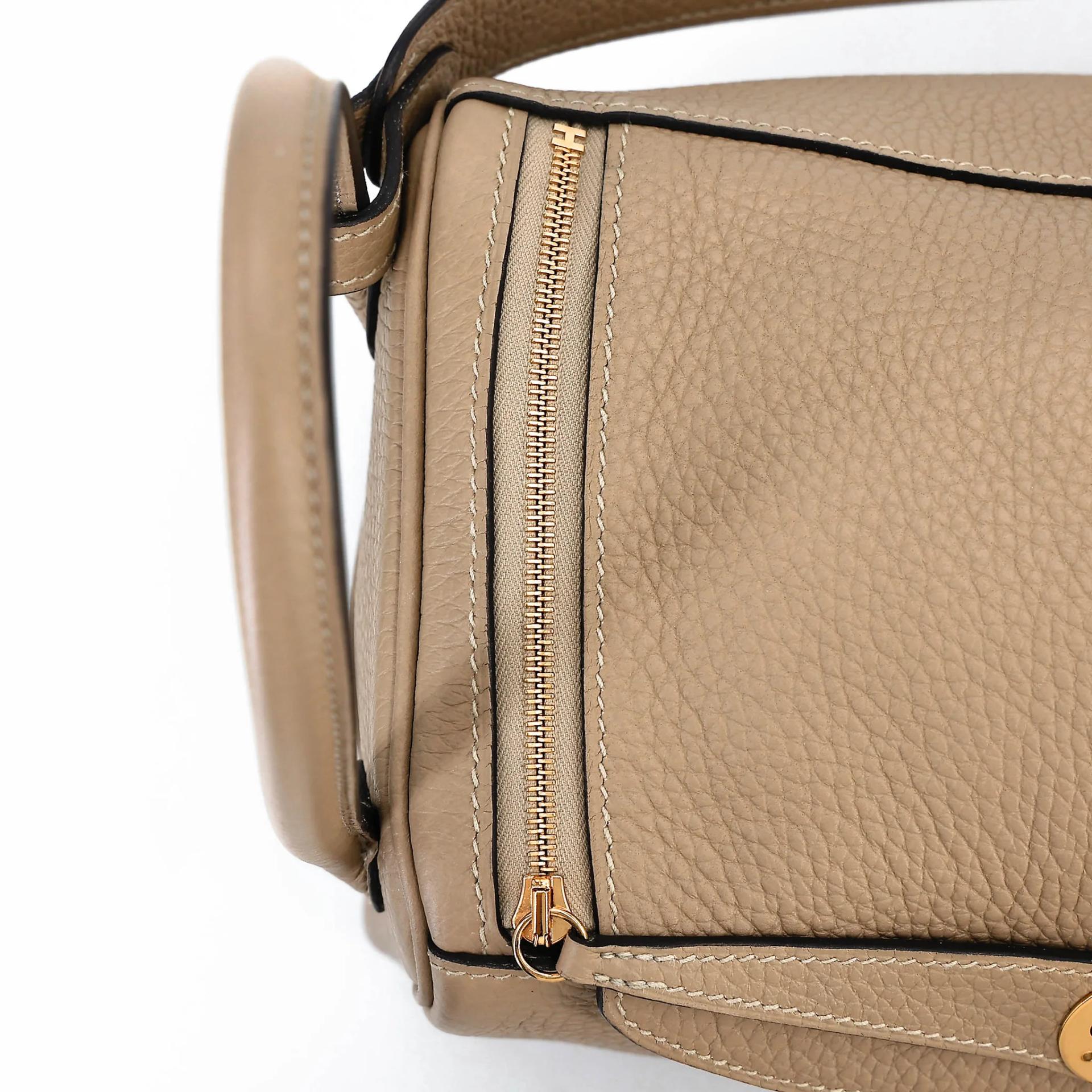 Very Good ( Rank A) HERMÈS Lindy 26 Trench (S2) Clemence Gold hardware U (2022) - 18