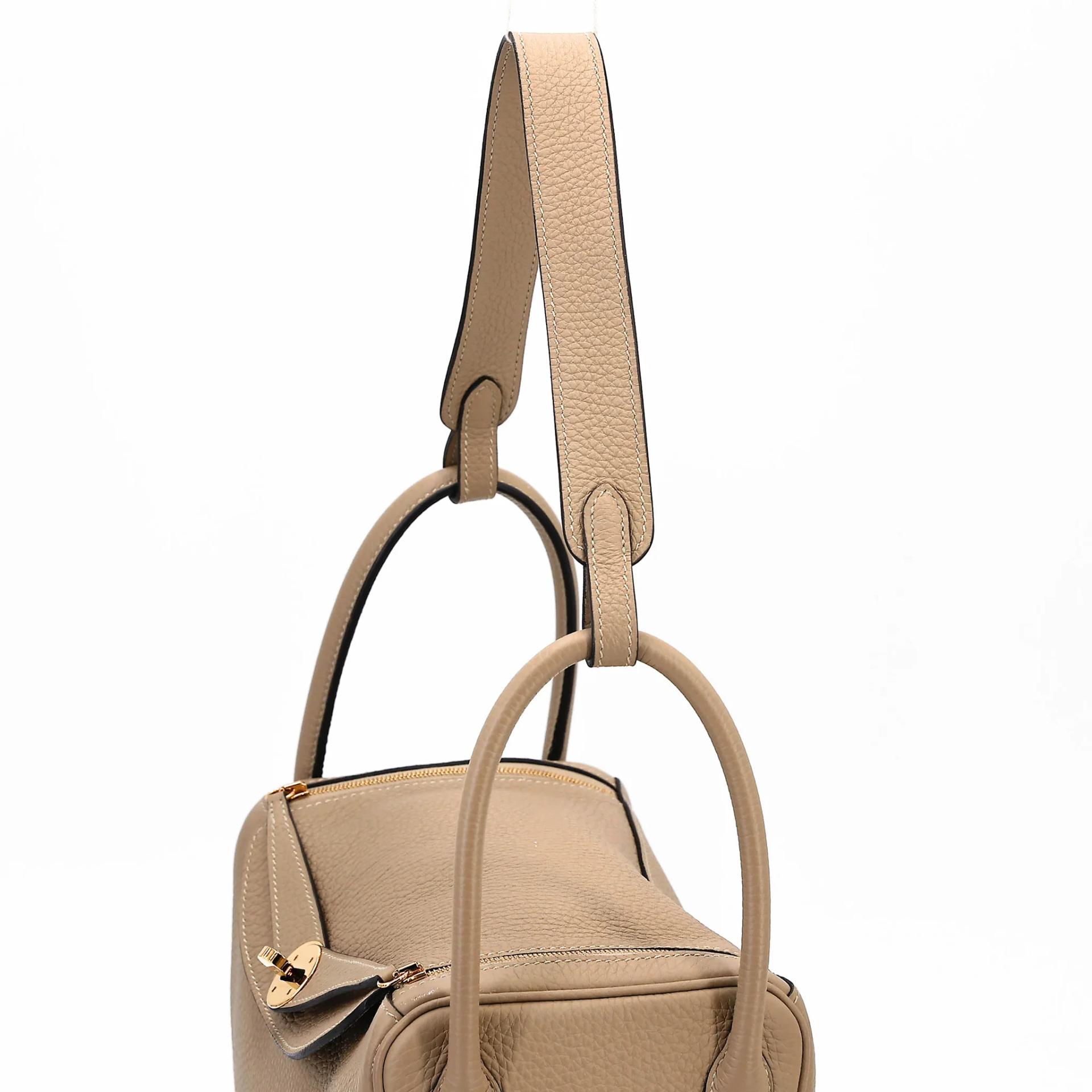 Very Good ( Rank A) HERMÈS Lindy 26 Trench (S2) Clemence Gold hardware U (2022) - 3