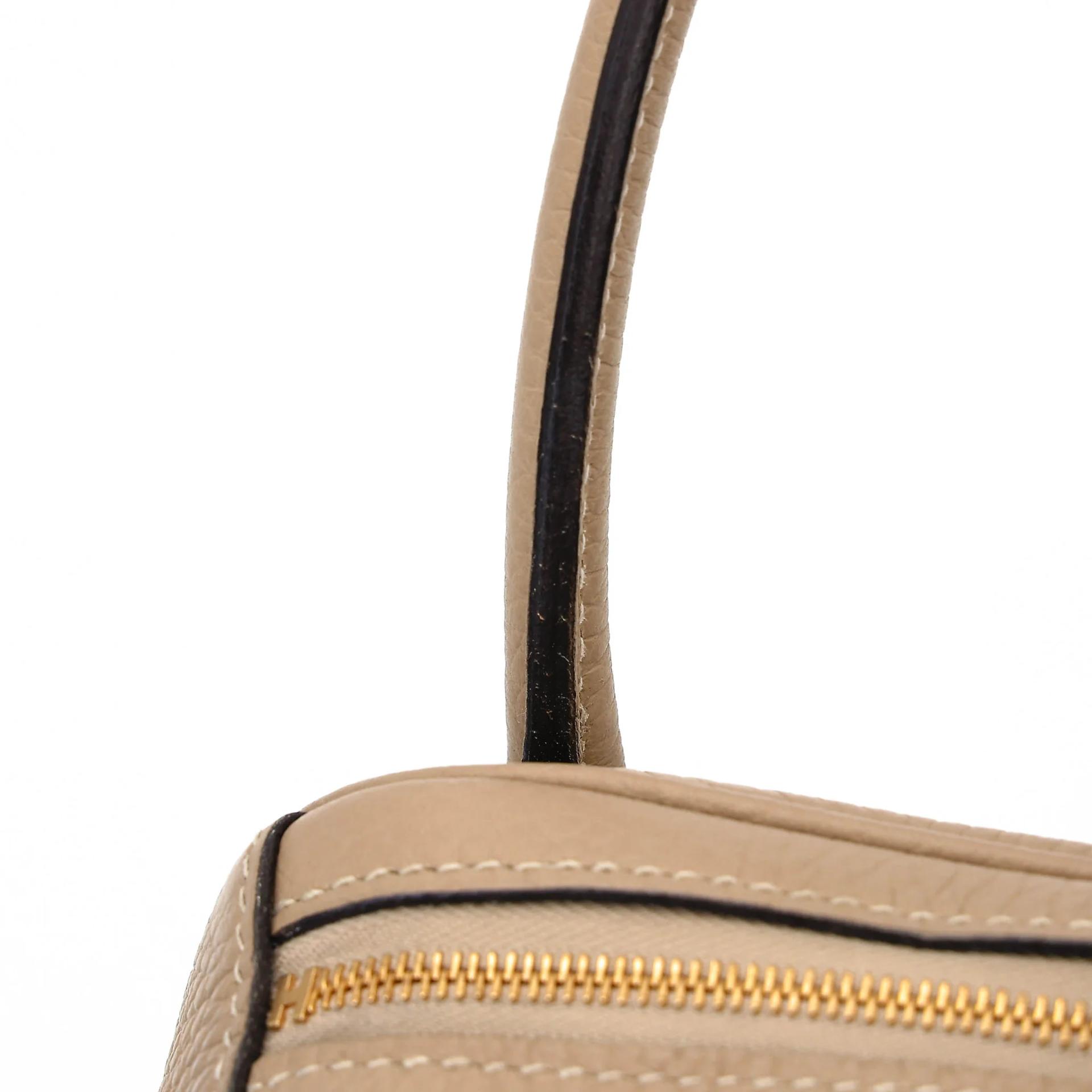 Very Good ( Rank A) HERMÈS Lindy 26 Trench (S2) Clemence Gold hardware U (2022) - 7