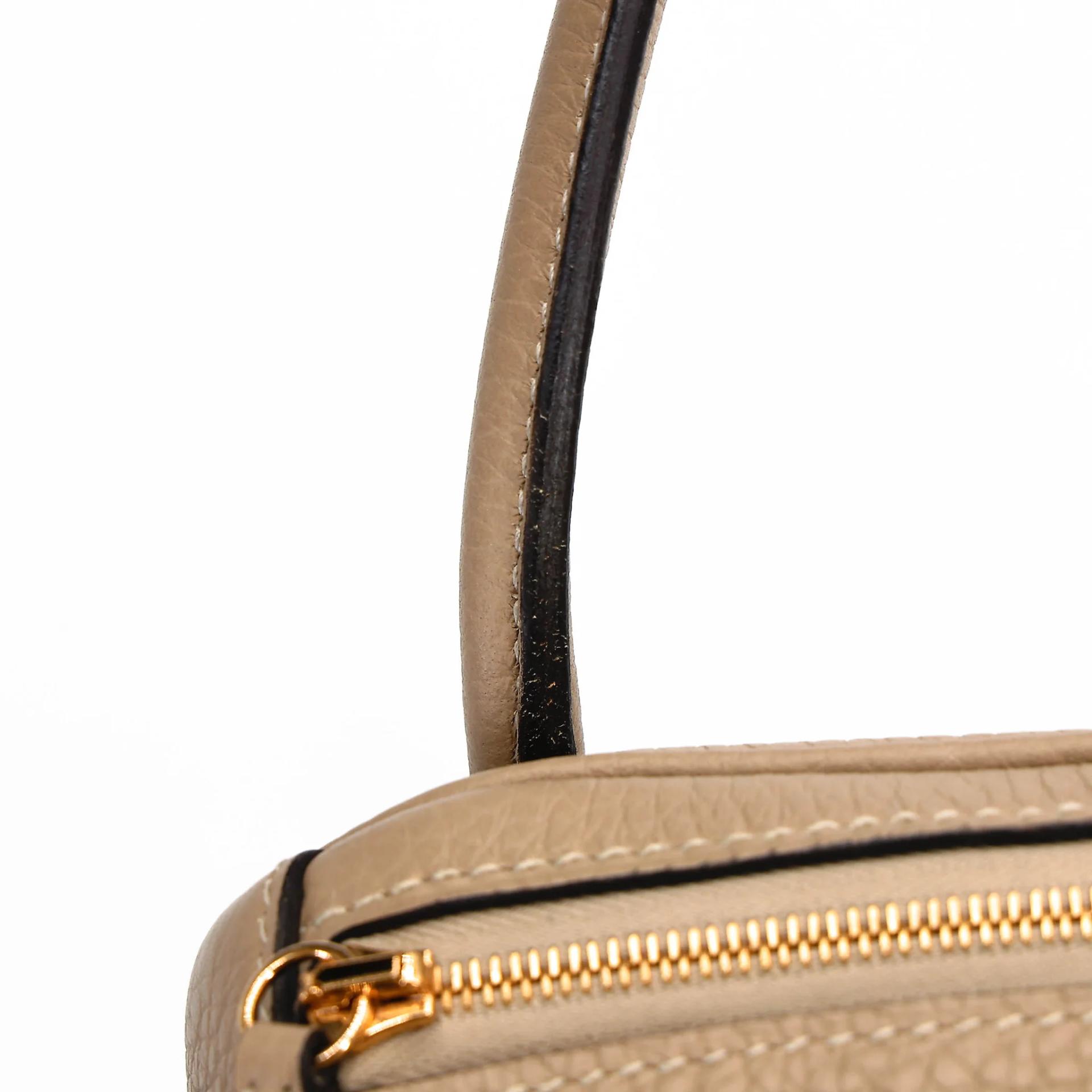Very Good ( Rank A) HERMÈS Lindy 26 Trench (S2) Clemence Gold hardware U (2022) - 6
