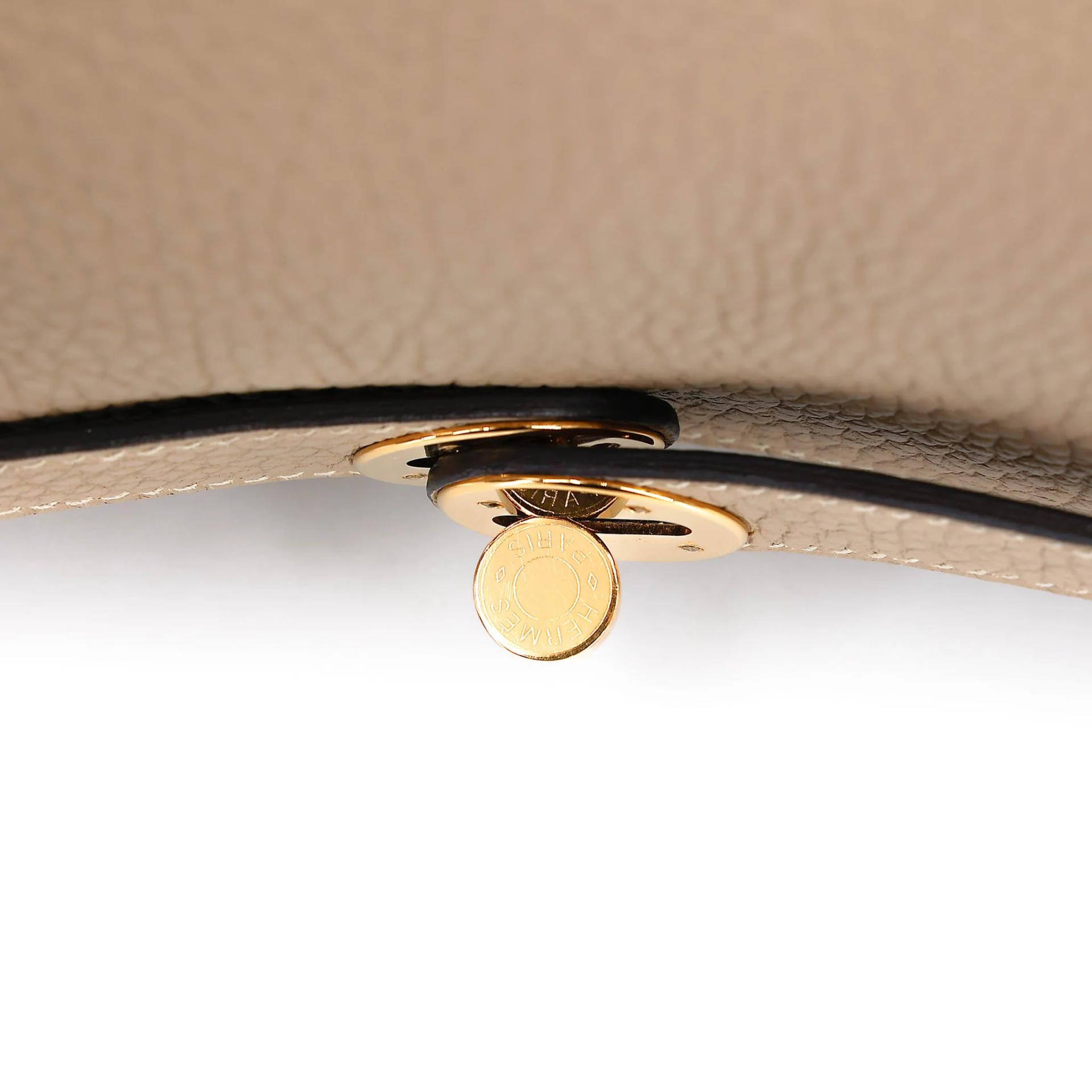 Very Good ( Rank A) HERMÈS Lindy 26 Trench (S2) Clemence Gold hardware U (2022) - 21