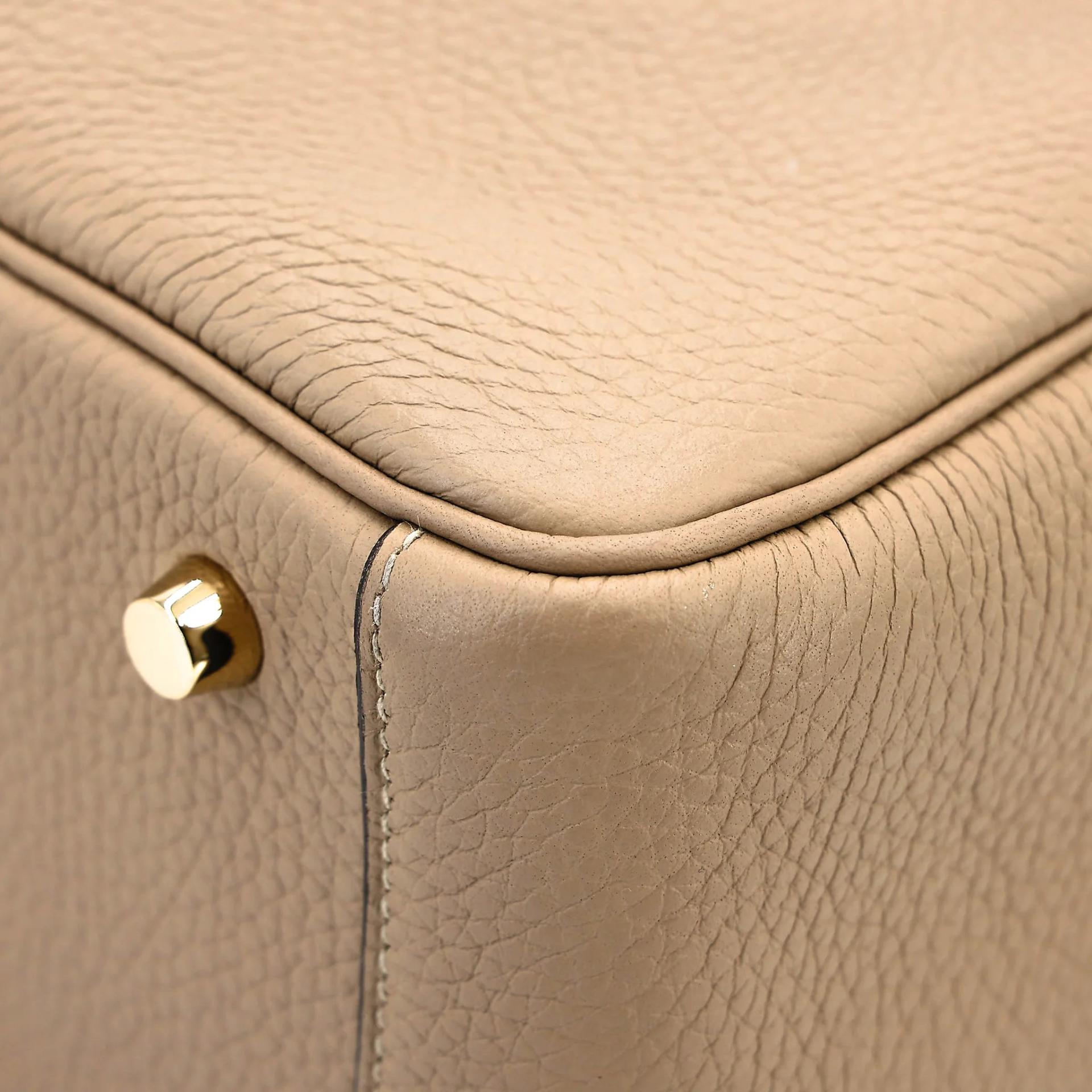 Very Good ( Rank A) HERMÈS Lindy 26 Trench (S2) Clemence Gold hardware U (2022) - 15
