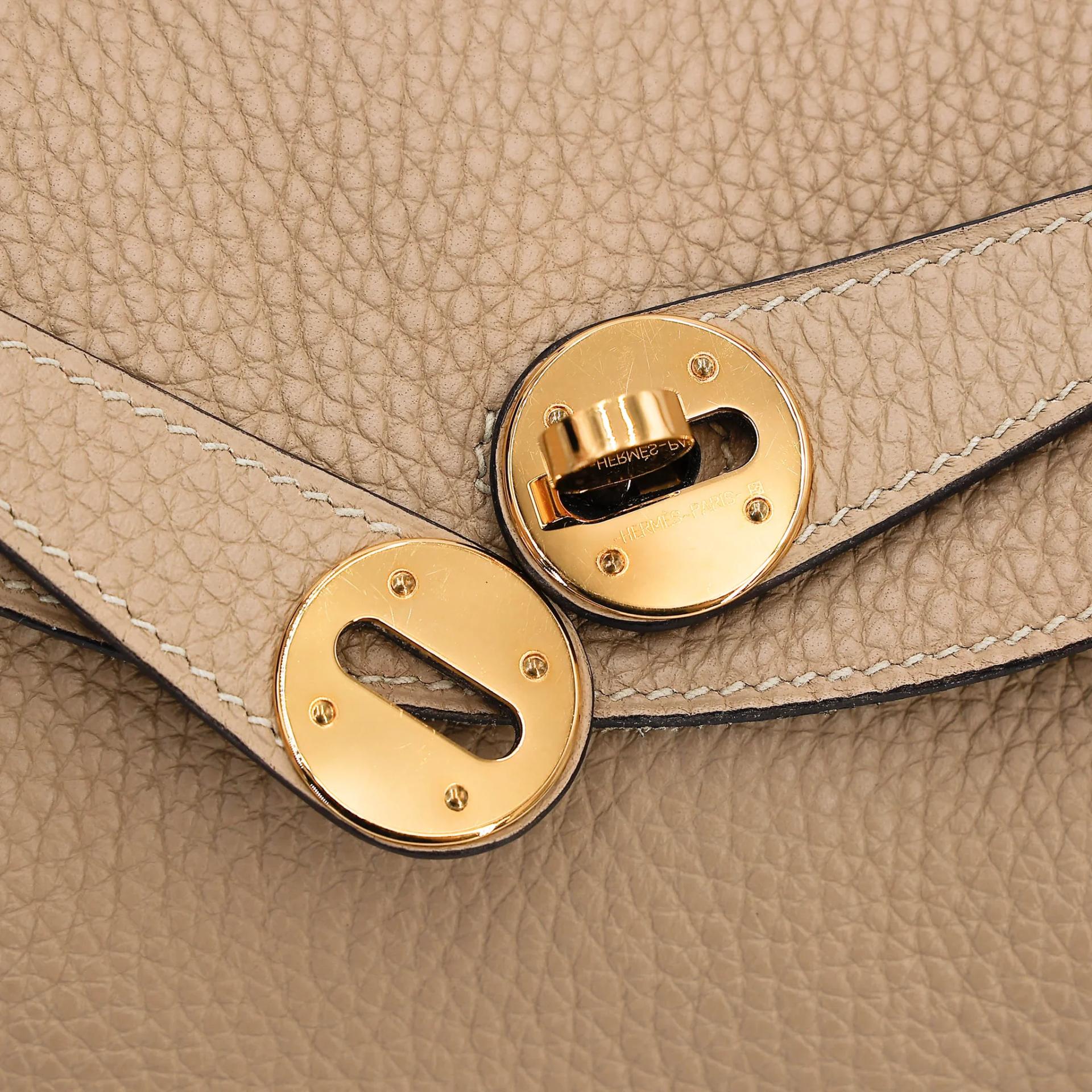 Very Good ( Rank A) HERMÈS Lindy 26 Trench (S2) Clemence Gold hardware U (2022) - 19