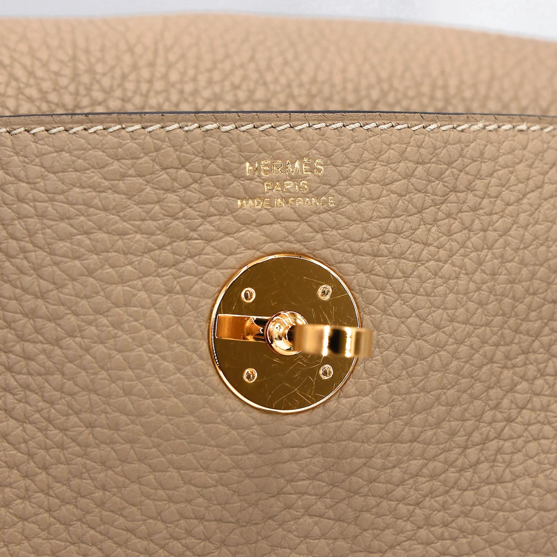 Very Good ( Rank A) HERMÈS Lindy 26 Trench (S2) Clemence Gold hardware U (2022) - 22