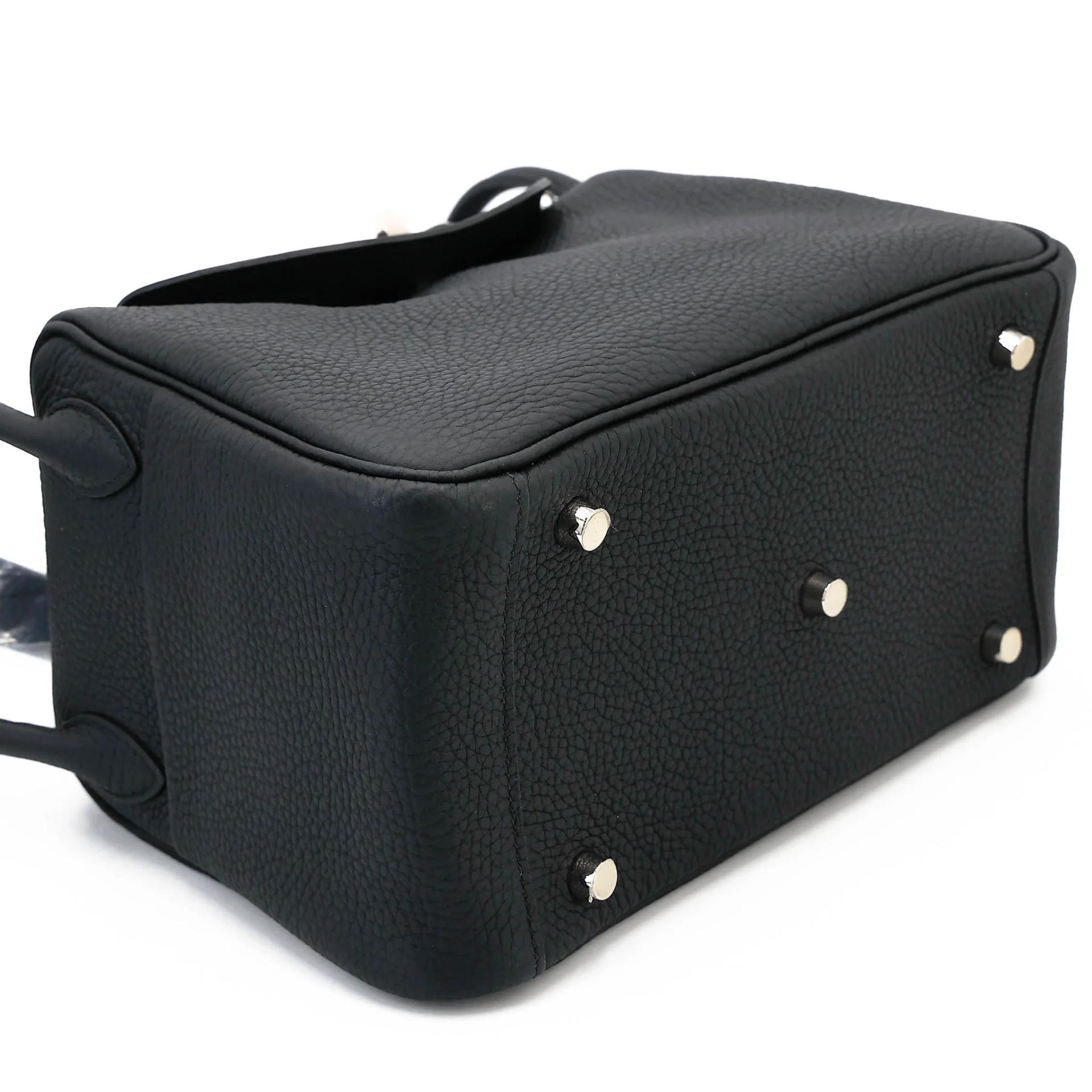 Unused ( Rank NS ) HERMÈS Lindy 26 Noir (89) Clemence Palladium hardware A (2017) - 5