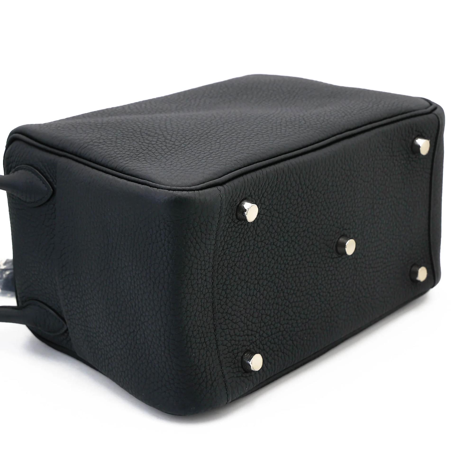 Unused ( Rank NS ) HERMÈS Lindy 26 Noir (89) Clemence Palladium hardware A (2017) - 7