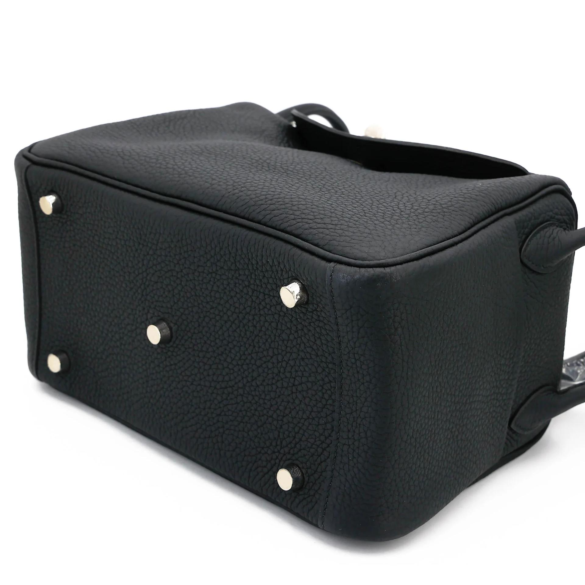 Unused ( Rank NS ) HERMÈS Lindy 26 Noir (89) Clemence Palladium hardware A (2017) - 4