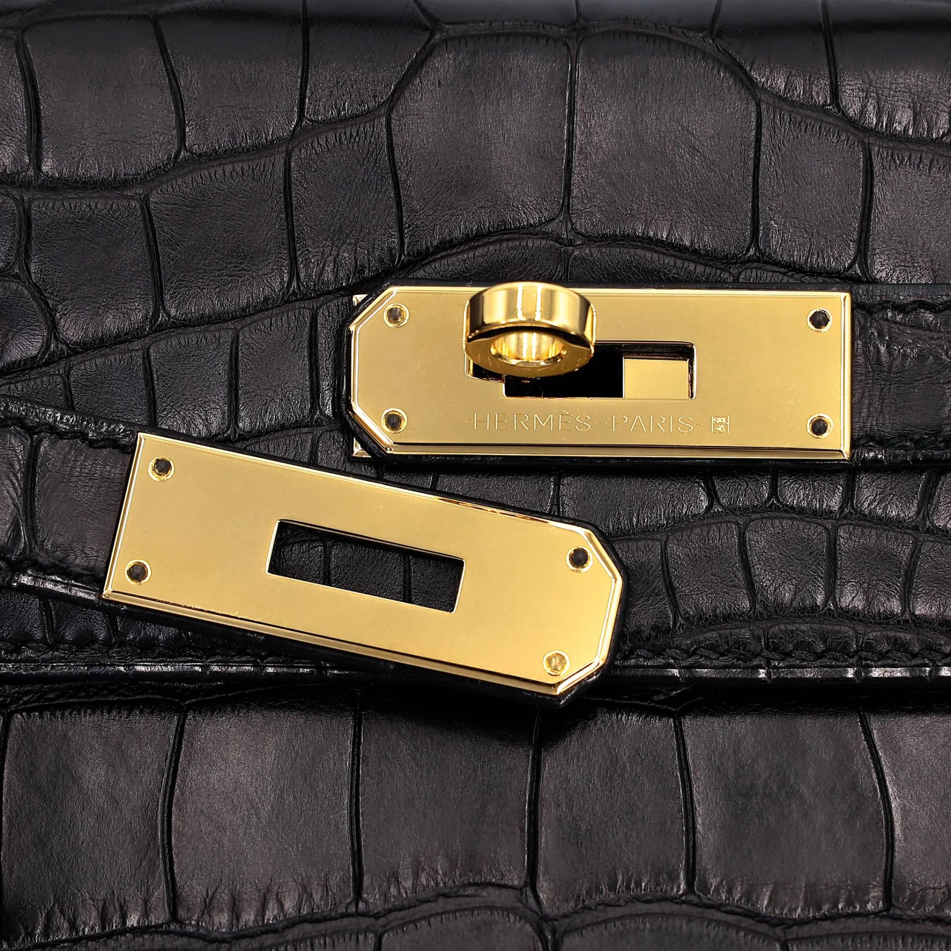 Very Good ( Rank A) HERMÈS Kelly 28 Noir (89) Matte Alligator Gold hardware D (2019) - 12