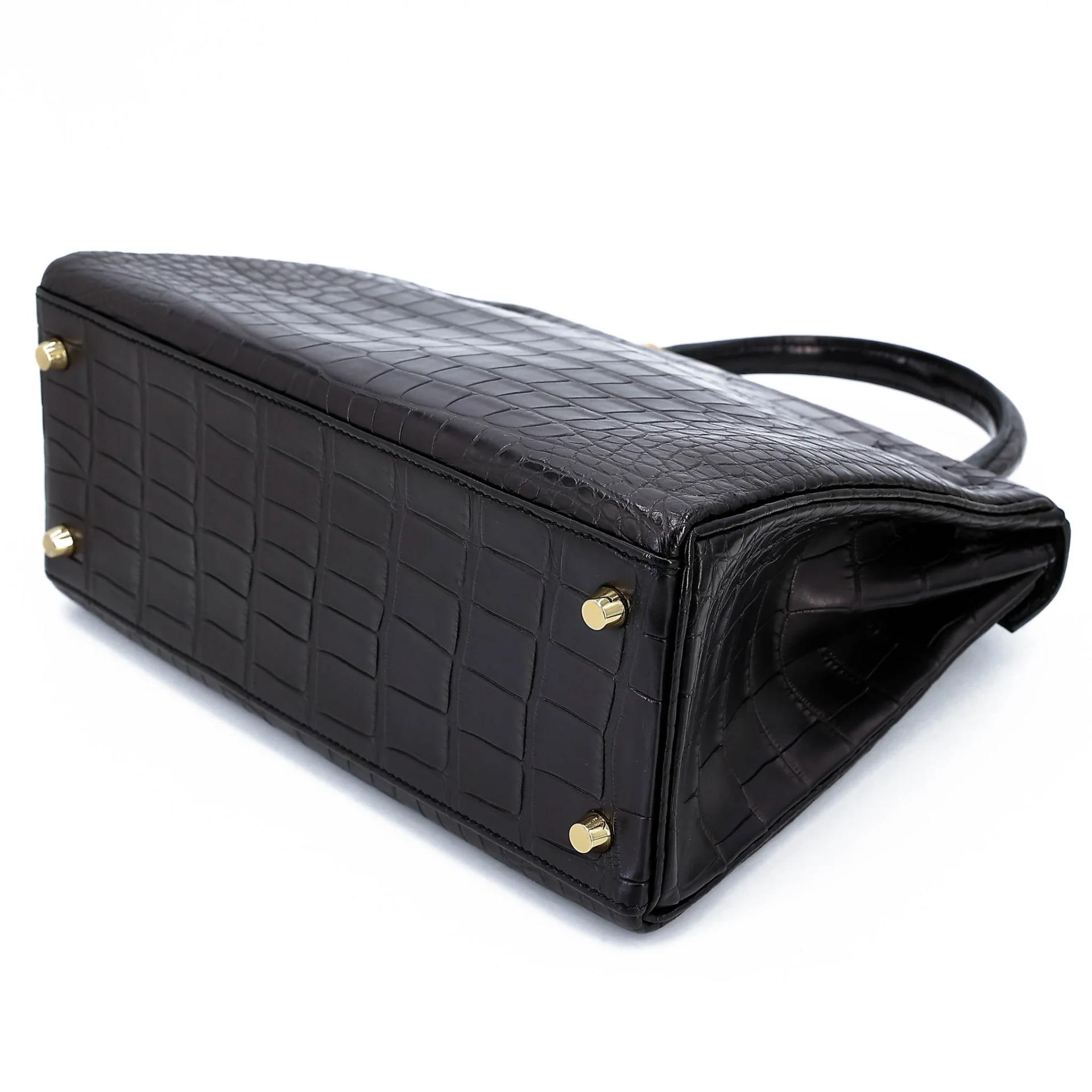 Very Good ( Rank A) HERMÈS Kelly 28 Noir (89) Matte Alligator Gold hardware D (2019) - 6