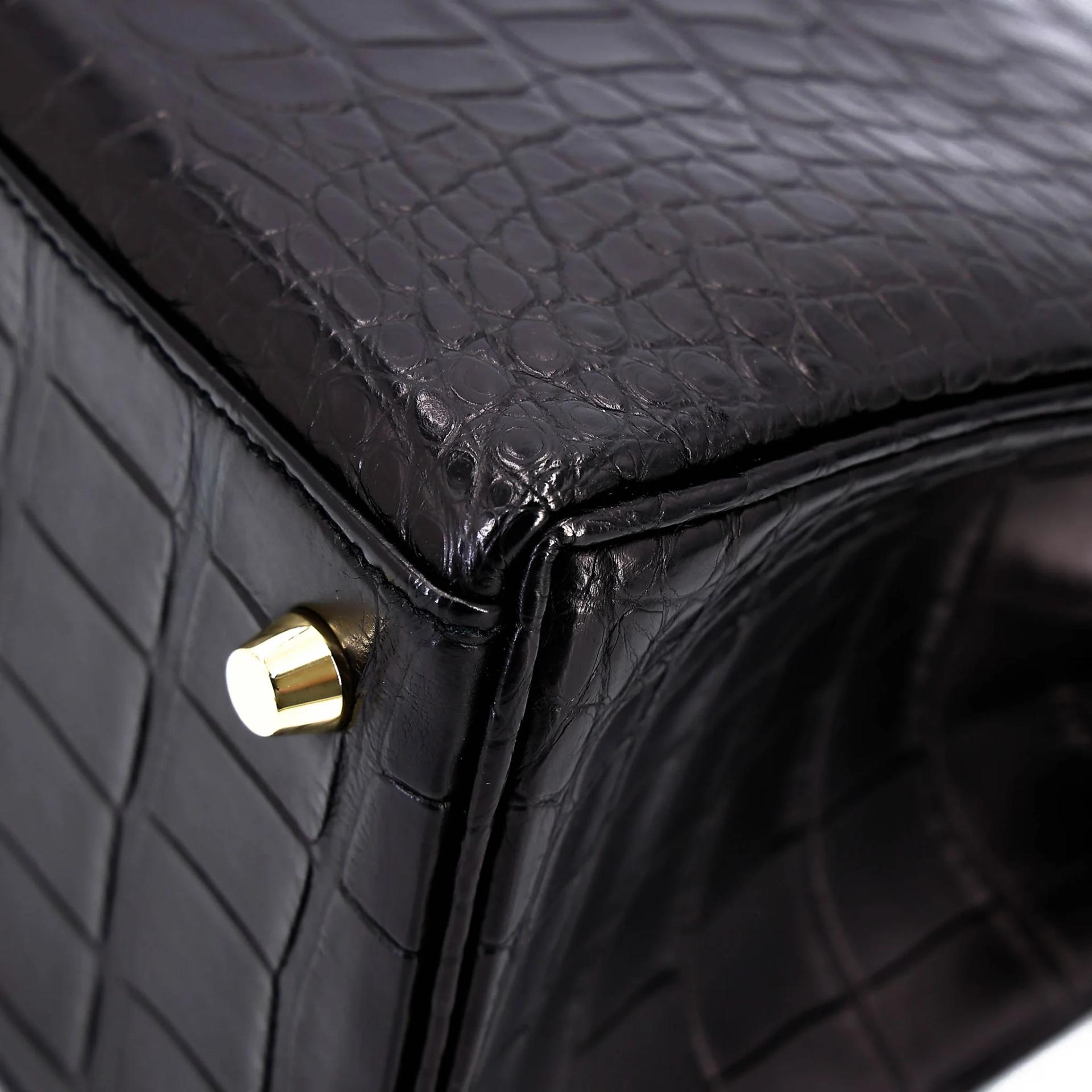 Very Good ( Rank A) HERMÈS Kelly 28 Noir (89) Matte Alligator Gold hardware D (2019) - 10