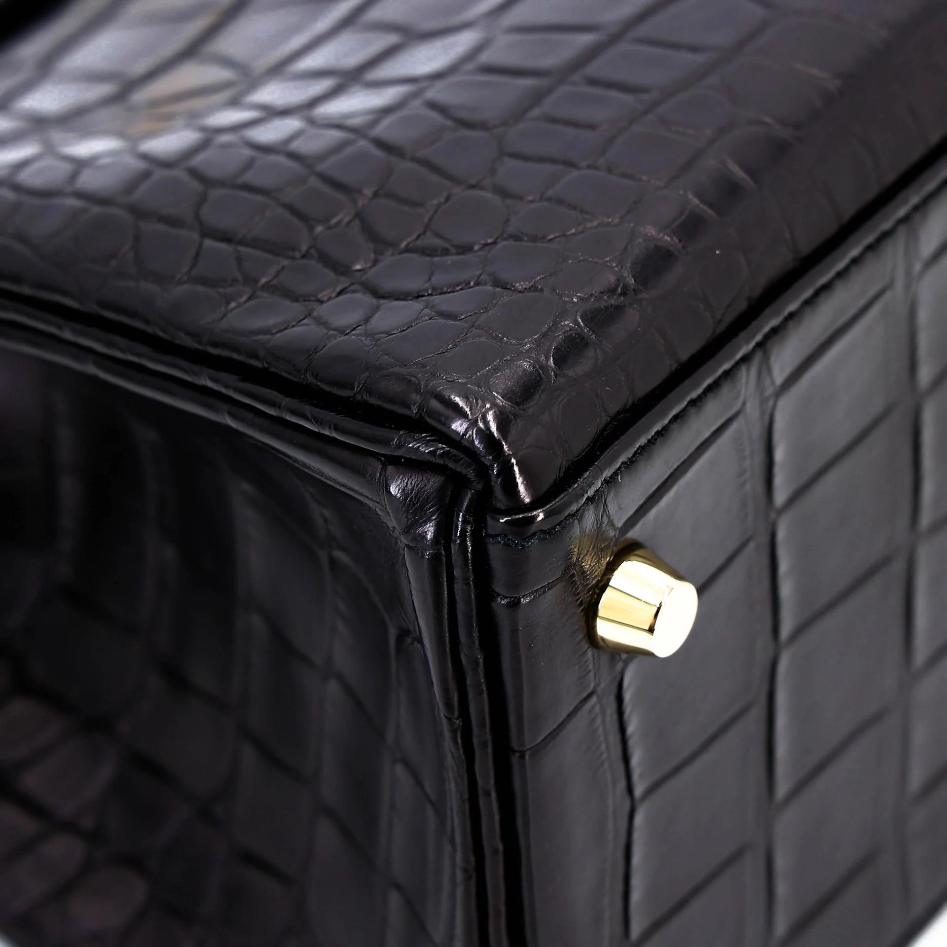 Very Good ( Rank A) HERMÈS Kelly 28 Noir (89) Matte Alligator Gold hardware D (2019) - 9