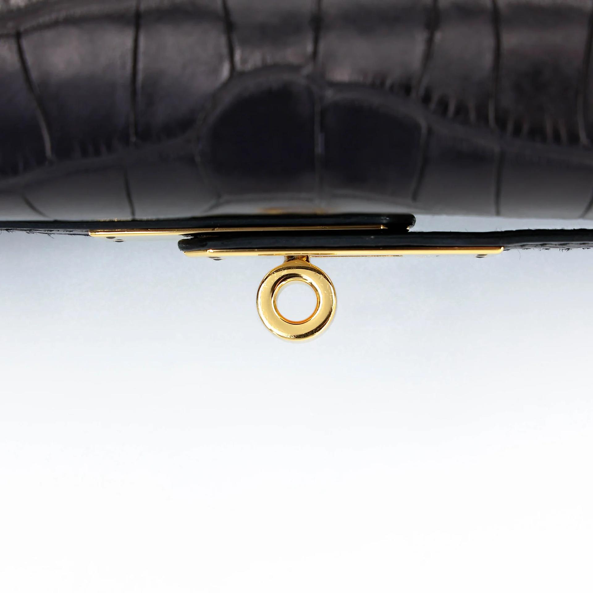 Very Good ( Rank A) HERMÈS Kelly 28 Noir (89) Matte Alligator Gold hardware D (2019) - 13
