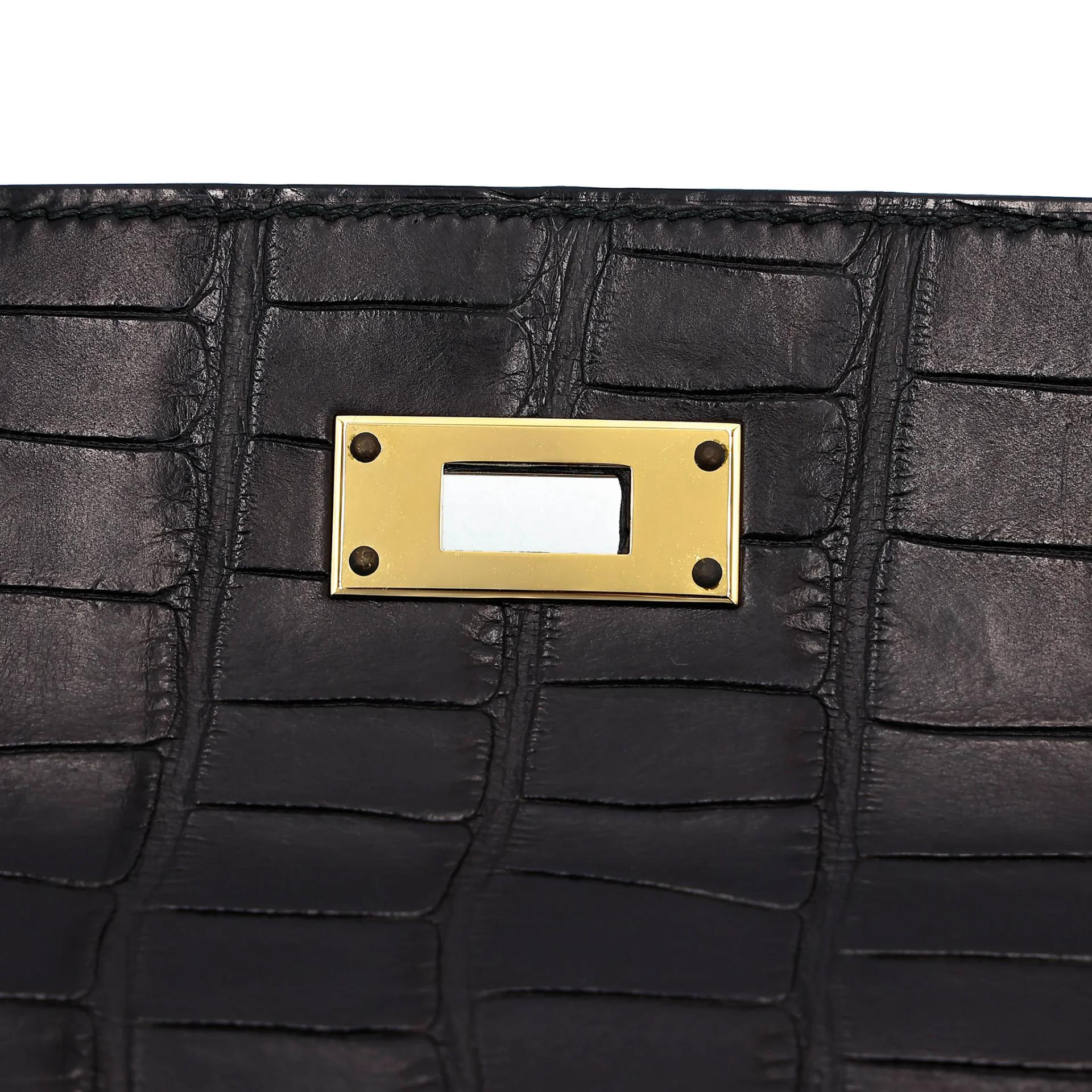 Very Good ( Rank A) HERMÈS Kelly 28 Noir (89) Matte Alligator Gold hardware D (2019) - 16
