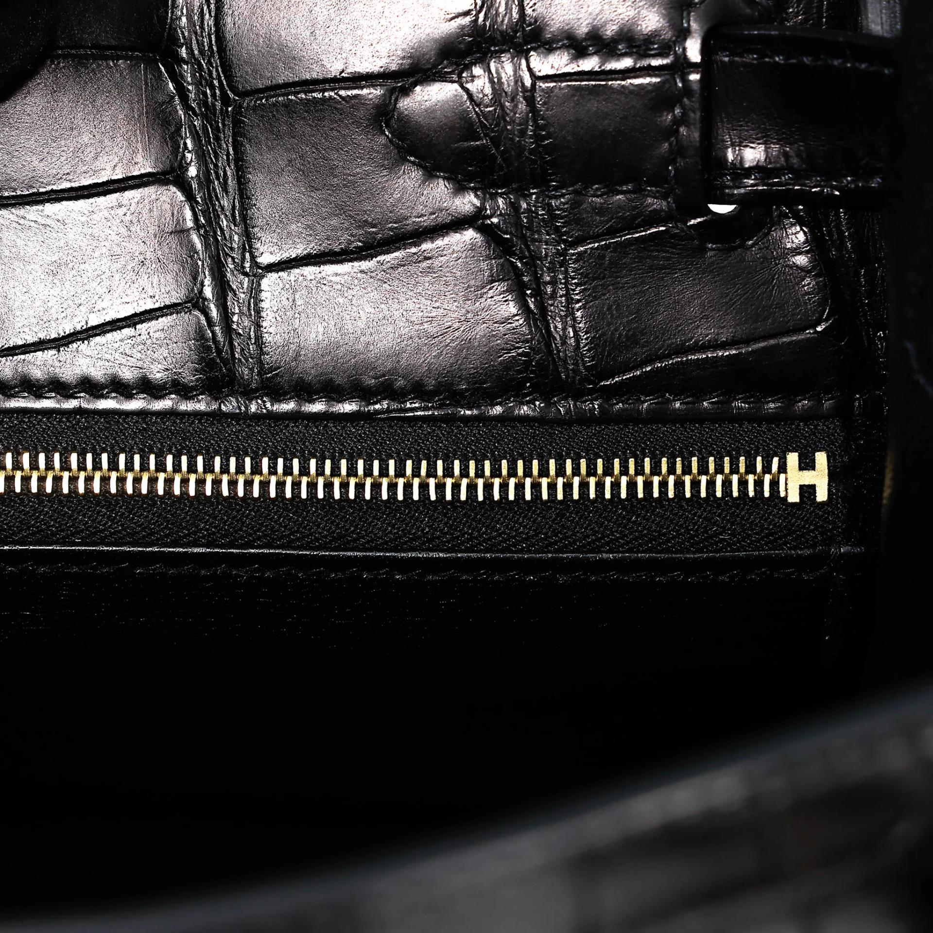 Very Good ( Rank A) HERMÈS Kelly 28 Noir (89) Matte Alligator Gold hardware D (2019) - 20