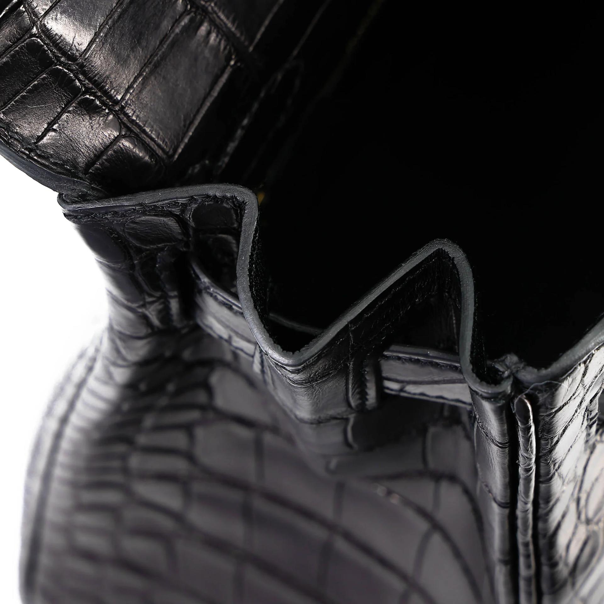 Very Good ( Rank A) HERMÈS Kelly 28 Noir (89) Matte Alligator Gold hardware D (2019) - 23