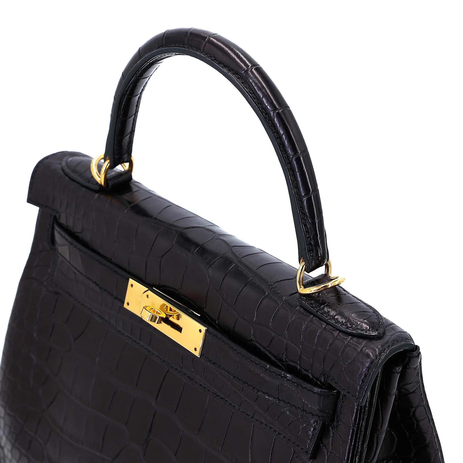Very Good ( Rank A) HERMÈS Kelly 28 Noir (89) Matte Alligator Gold hardware D (2019) - 3