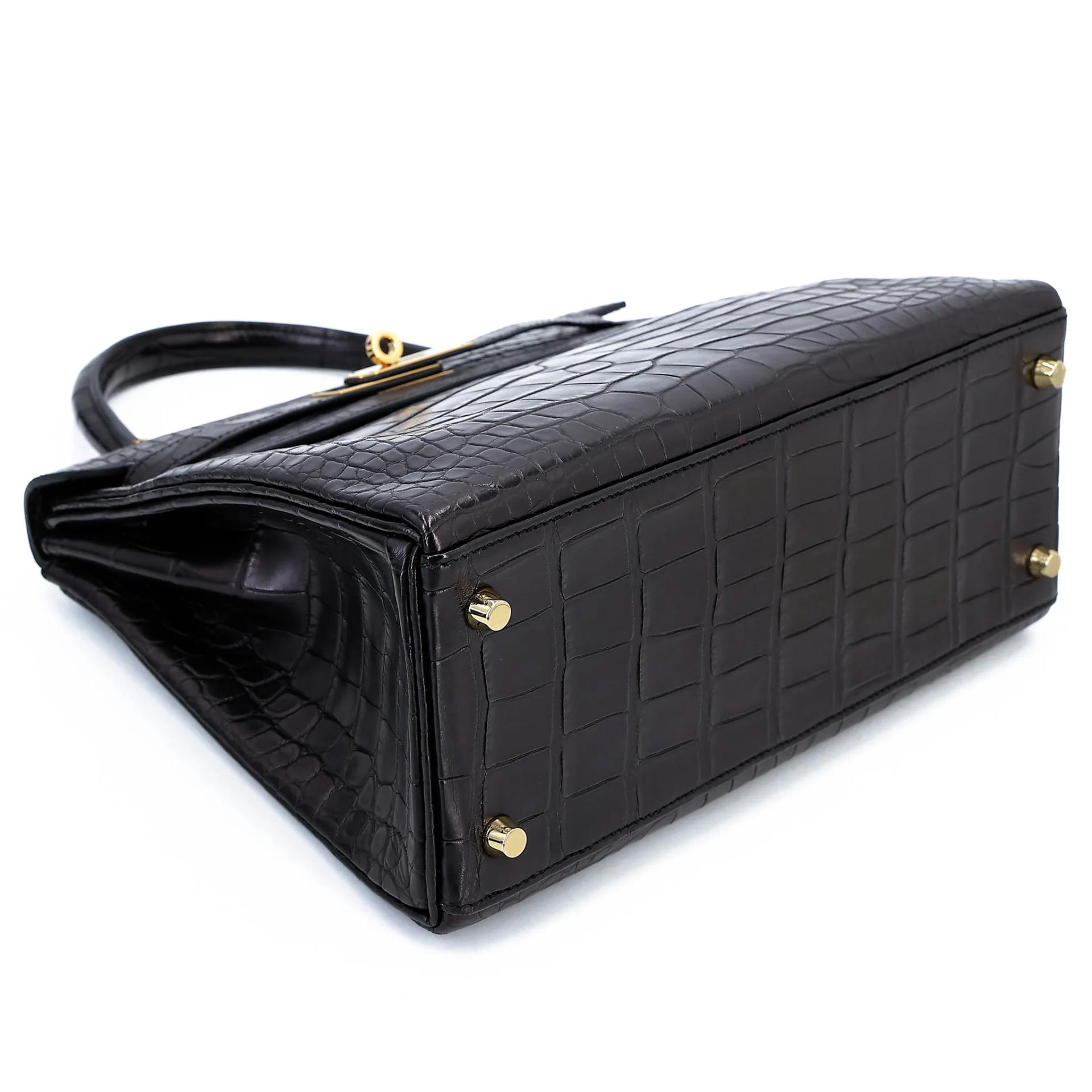 Very Good ( Rank A) HERMÈS Kelly 28 Noir (89) Matte Alligator Gold hardware D (2019) - 5