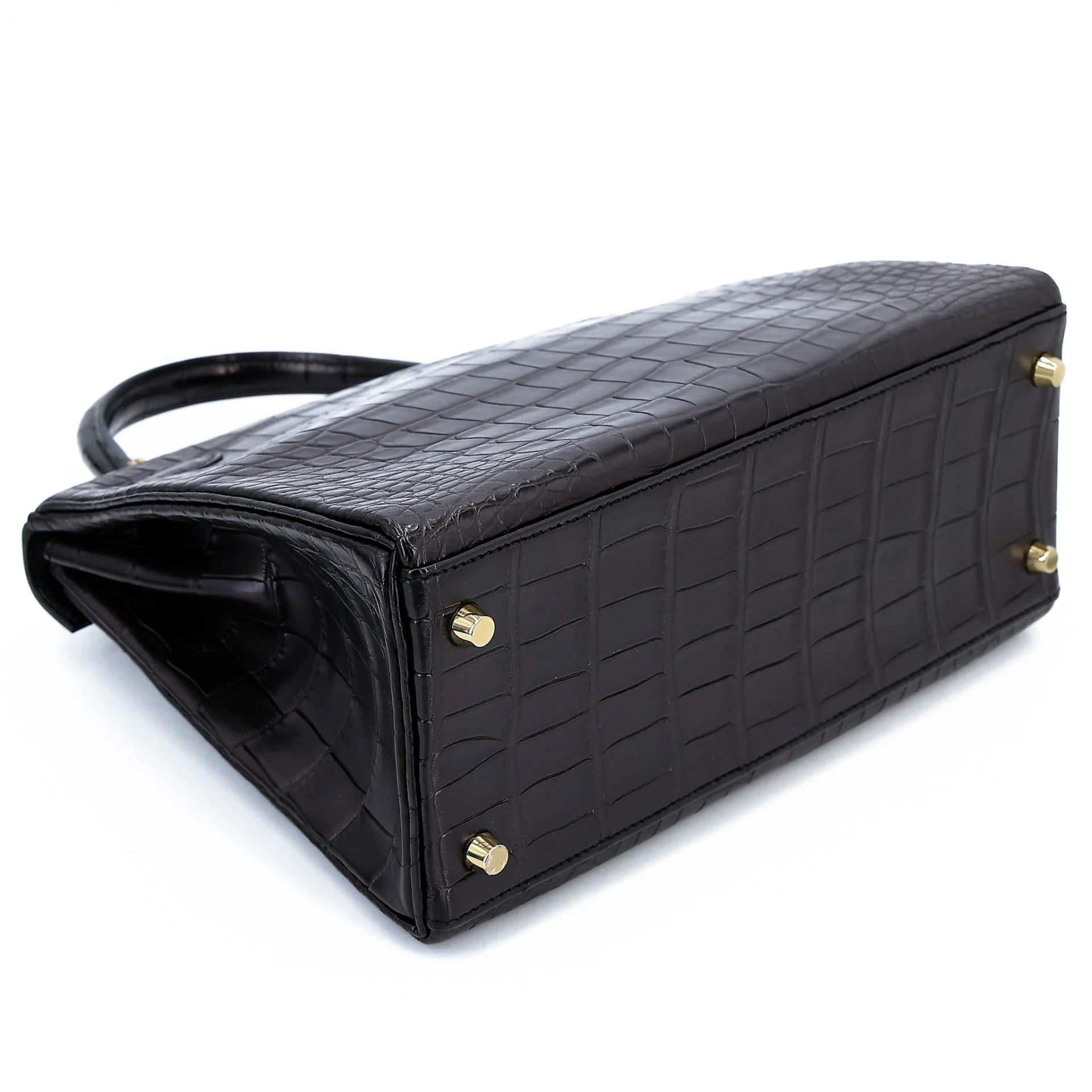 Very Good ( Rank A) HERMÈS Kelly 28 Noir (89) Matte Alligator Gold hardware D (2019) - 7
