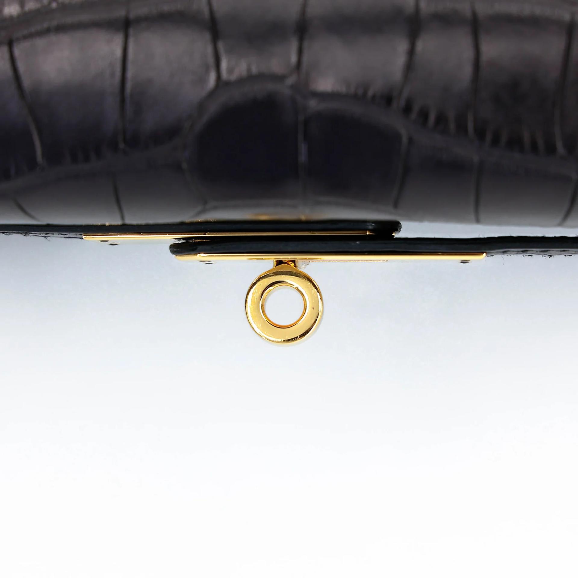 Very Good ( Rank A) HERMÈS Kelly 28 Noir (89) Matte Alligator Gold hardware D (2019) - 14