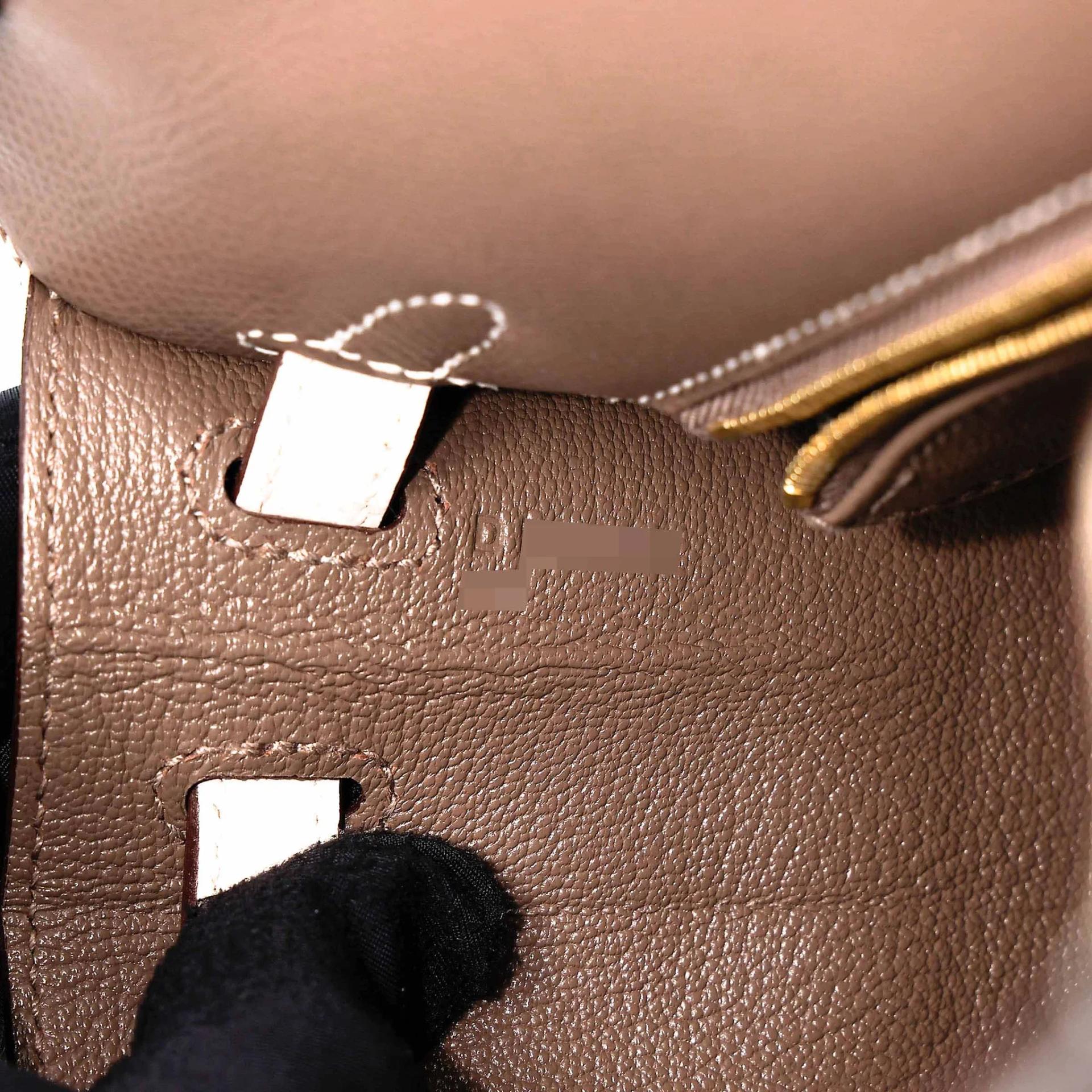 Very Good ( Rank A) HERMÈS Special Order Kelly 25 Sellier HSS Etoupe (18) Craie (10) Epsom Brushed Gold hardware D (2019) - 29