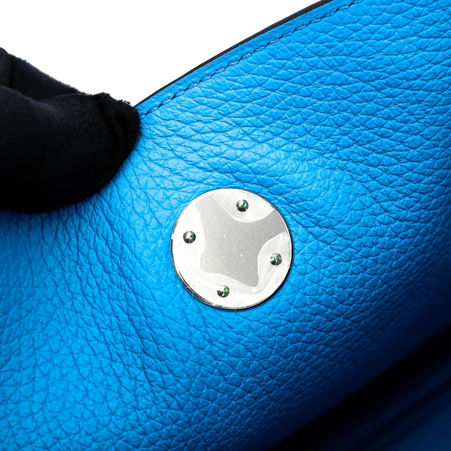 Excellent ( Rank SA ) HERMÈS Lindy 26 Bleu Frida (0F) Clemence Palladium hardware Z (2021) - 16
