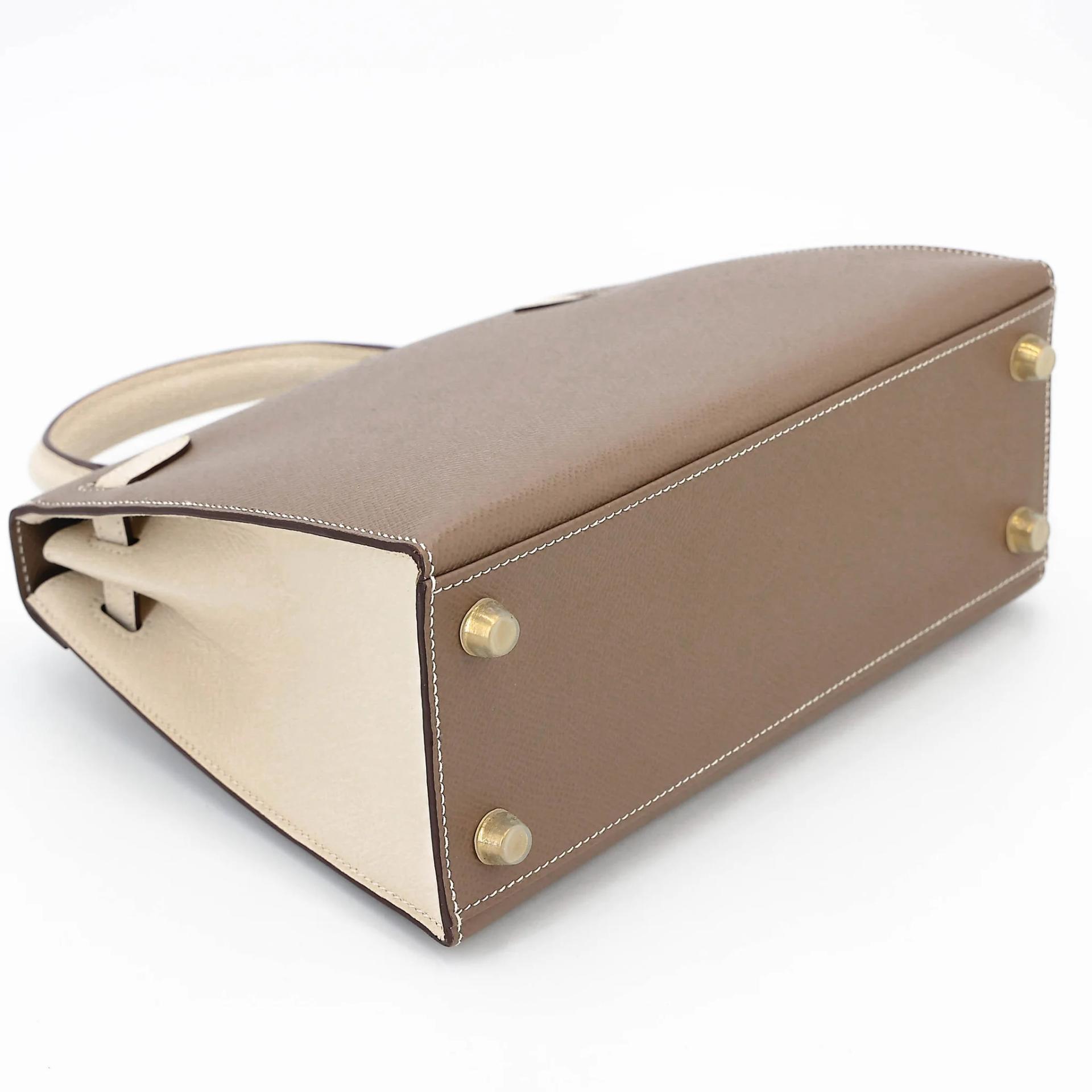Very Good ( Rank A) HERMÈS Special Order Kelly 25 Sellier HSS Etoupe (18) Craie (10) Epsom Brushed Gold hardware D (2019) - 9