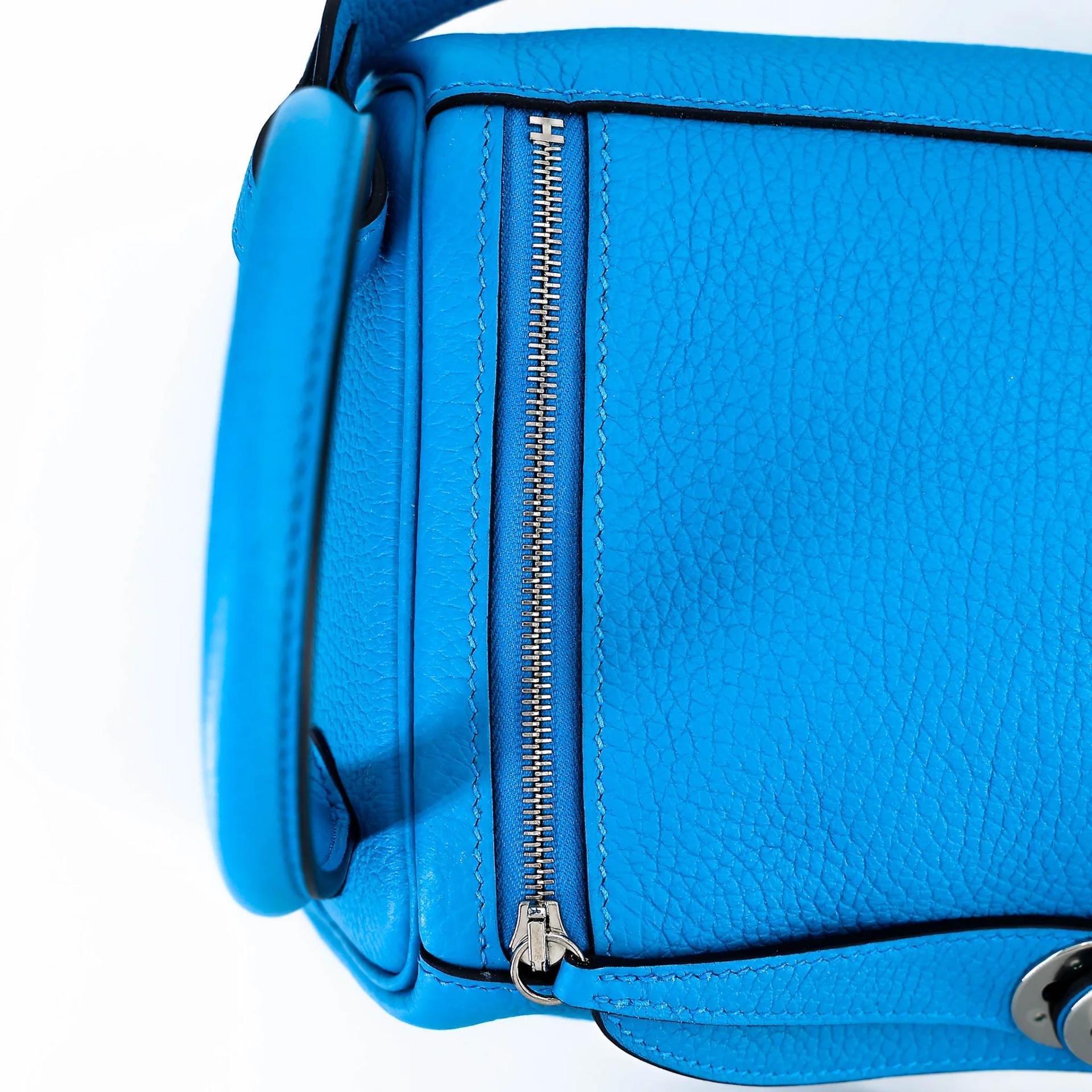Excellent ( Rank SA ) HERMÈS Lindy 26 Bleu Frida (0F) Clemence Palladium hardware Z (2021) - 9
