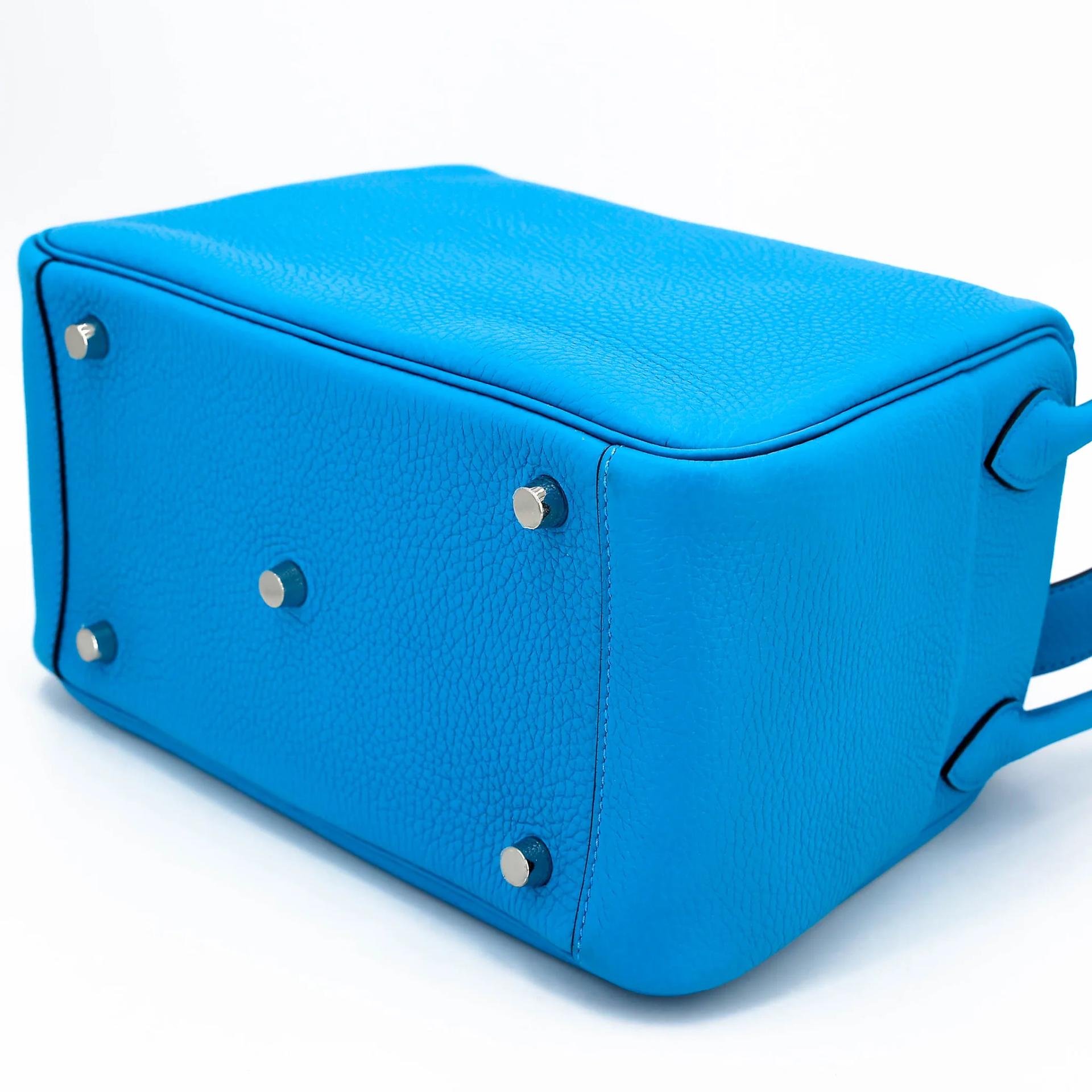 Excellent ( Rank SA ) HERMÈS Lindy 26 Bleu Frida (0F) Clemence Palladium hardware Z (2021) - 6