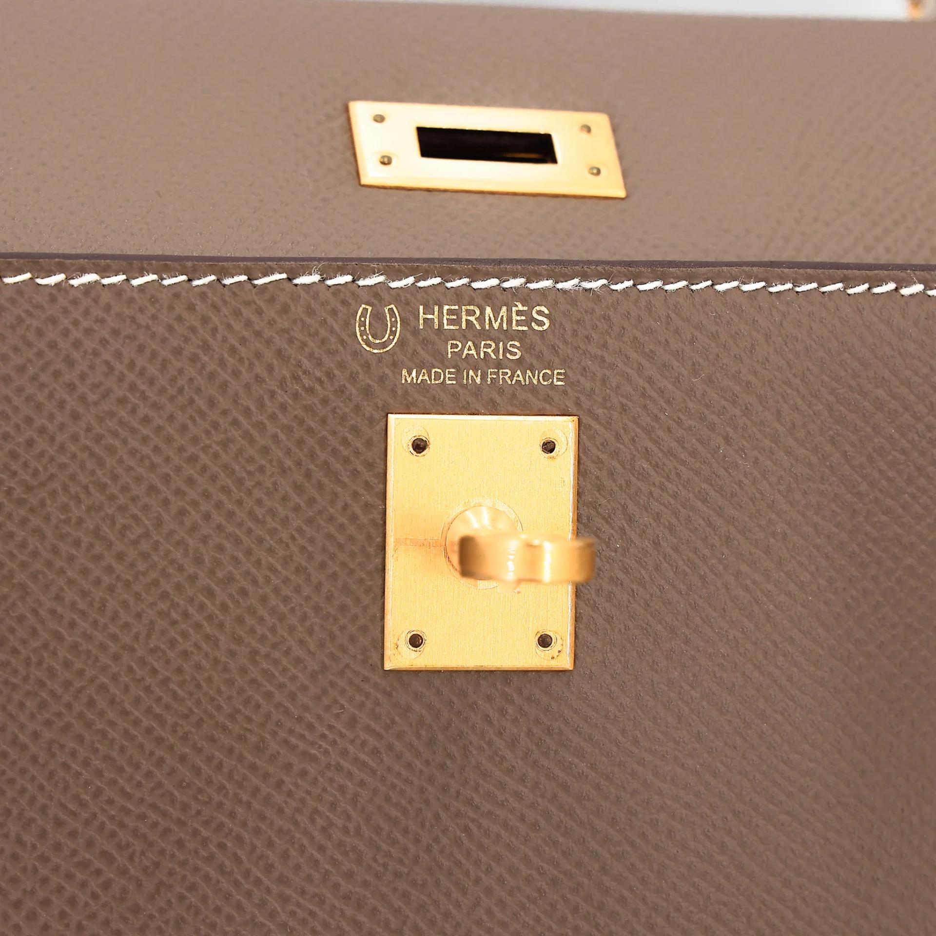 Very Good ( Rank A) HERMÈS Special Order Kelly 25 Sellier HSS Etoupe (18) Craie (10) Epsom Brushed Gold hardware D (2019) - 19