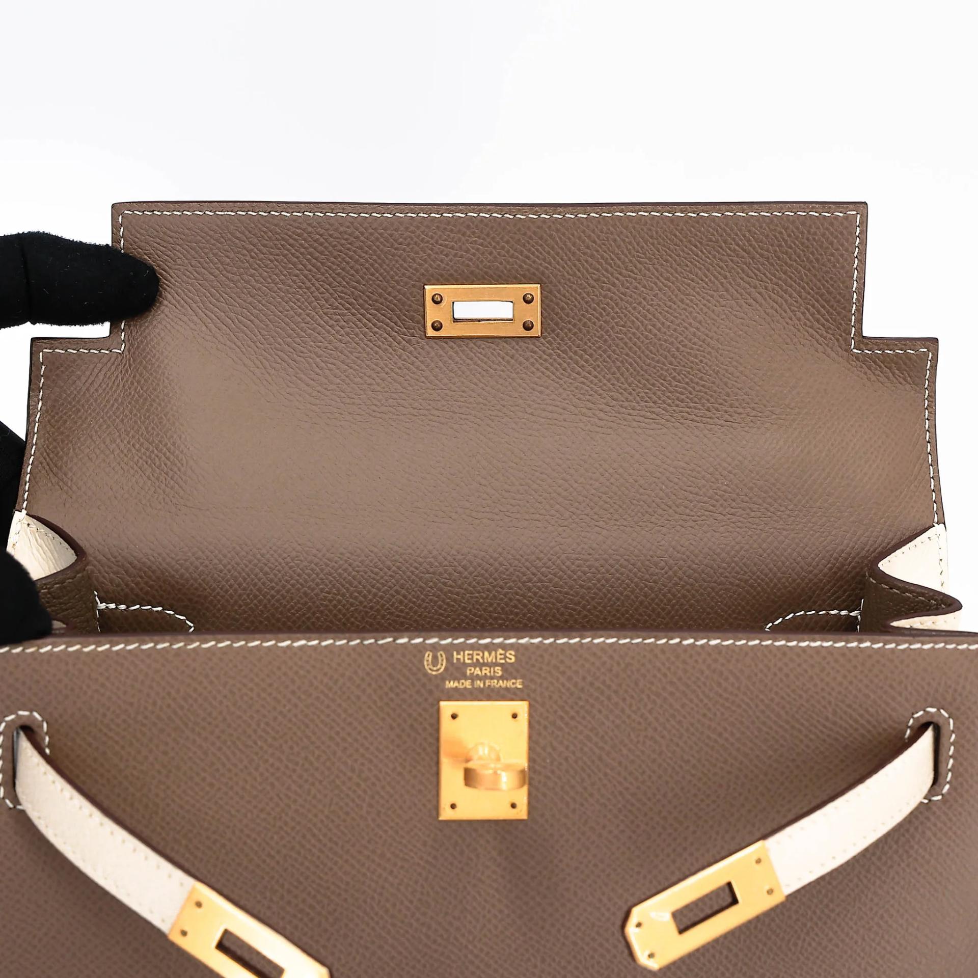 Very Good ( Rank A) HERMÈS Special Order Kelly 25 Sellier HSS Etoupe (18) Craie (10) Epsom Brushed Gold hardware D (2019) - 18